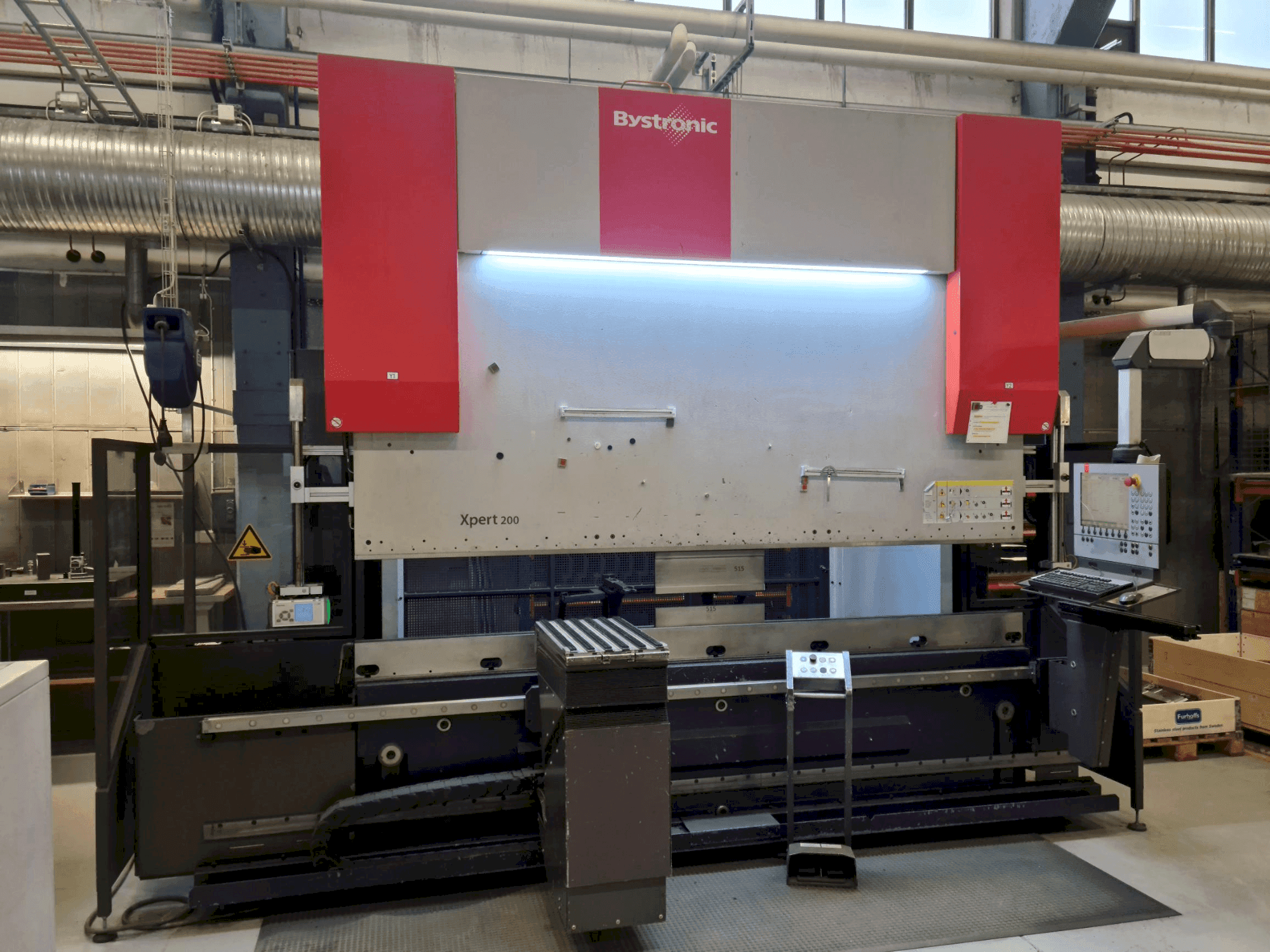 Vooraanzicht van Bystronic Xpert 200 x 3100 machine
