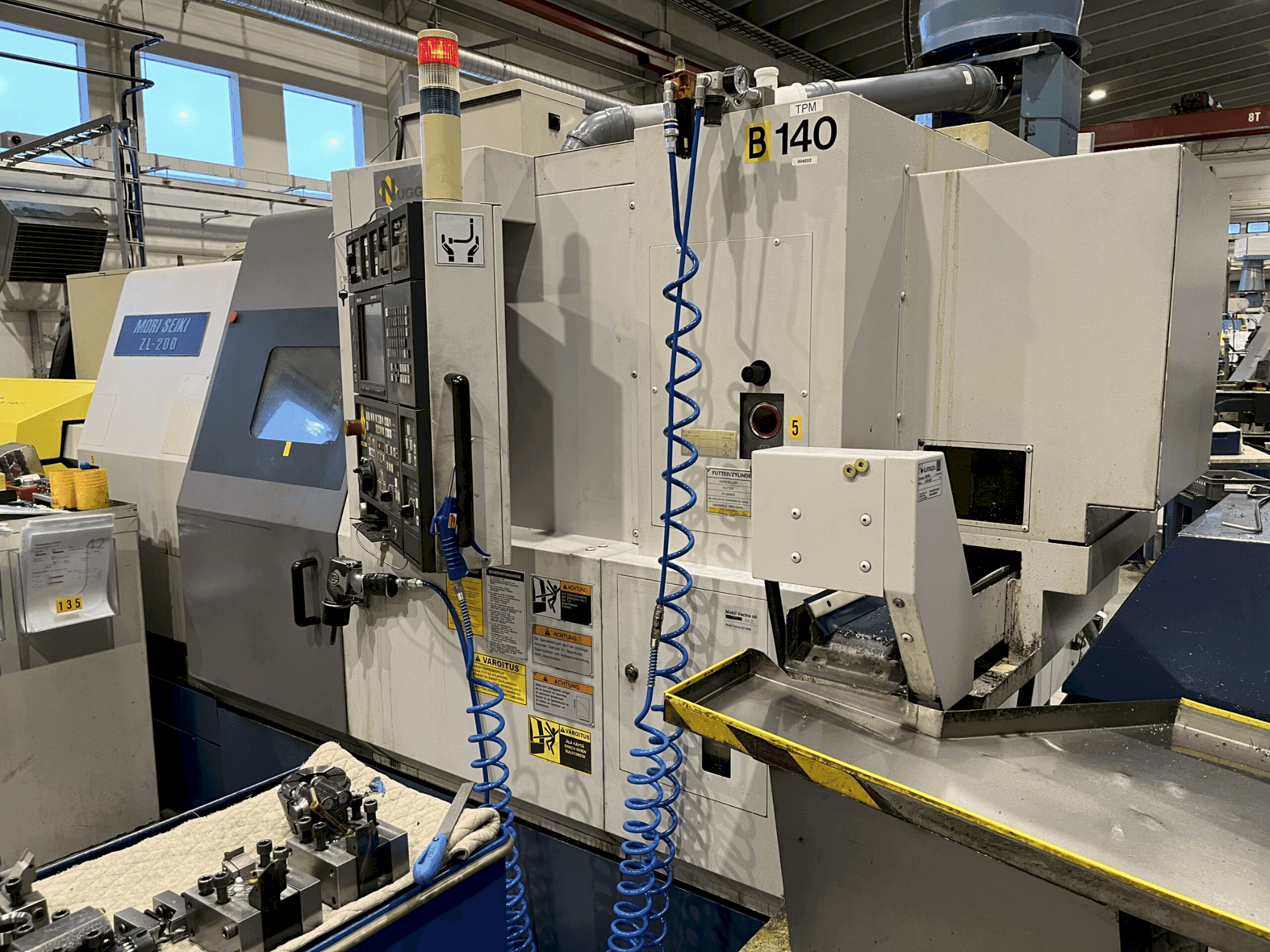 Vooraanzicht van MORI SEIKI ZL-200 SMC machine