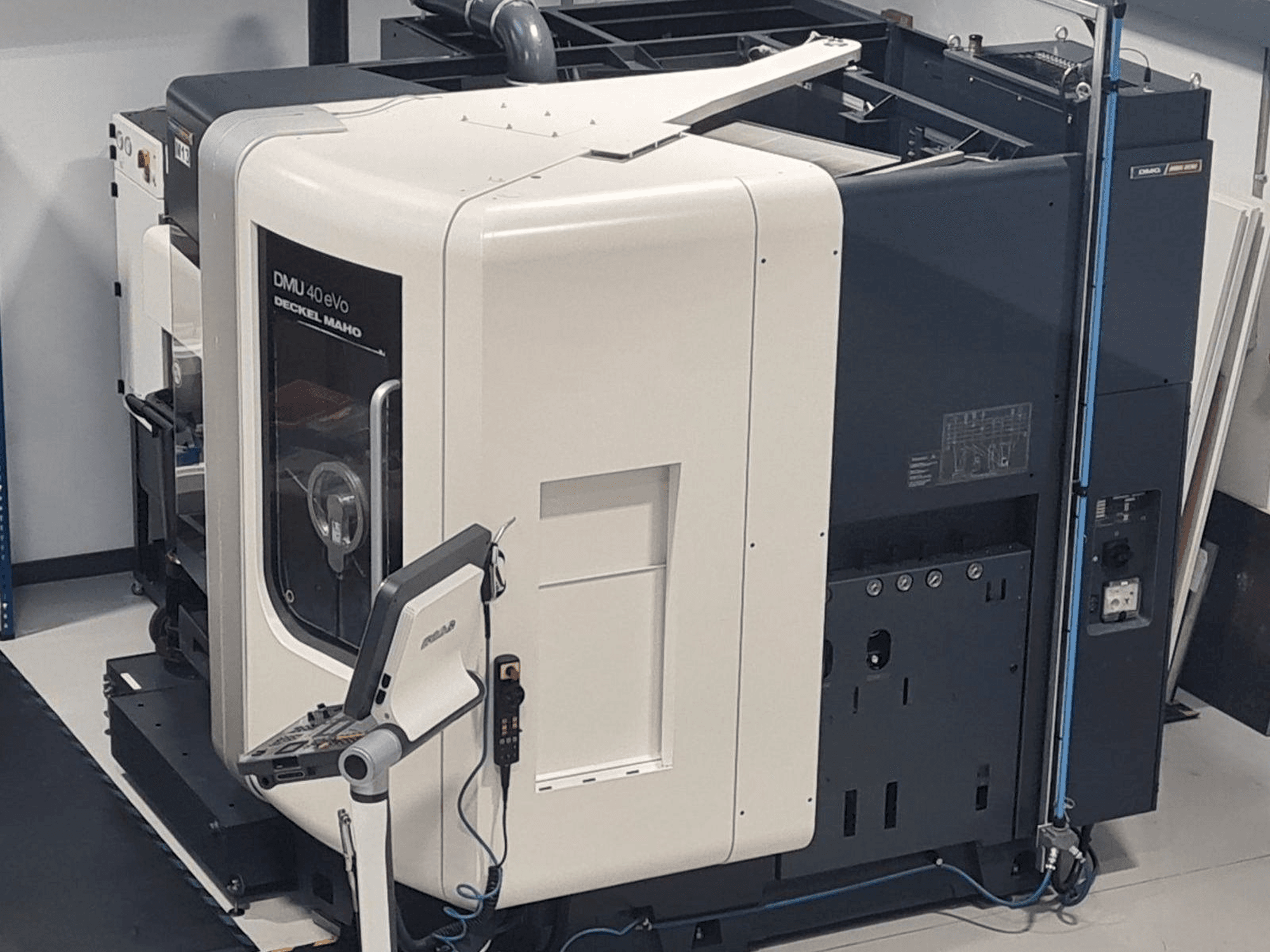 Vooraanzicht van DMG MORI DMU40 eVo machine