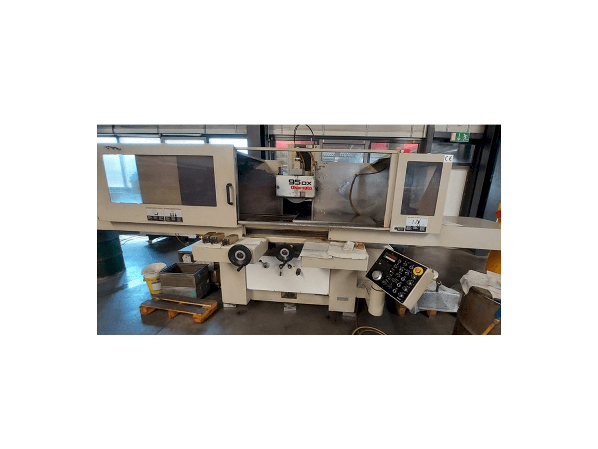 Vooraanzicht van OKAMOTO 95DX machine