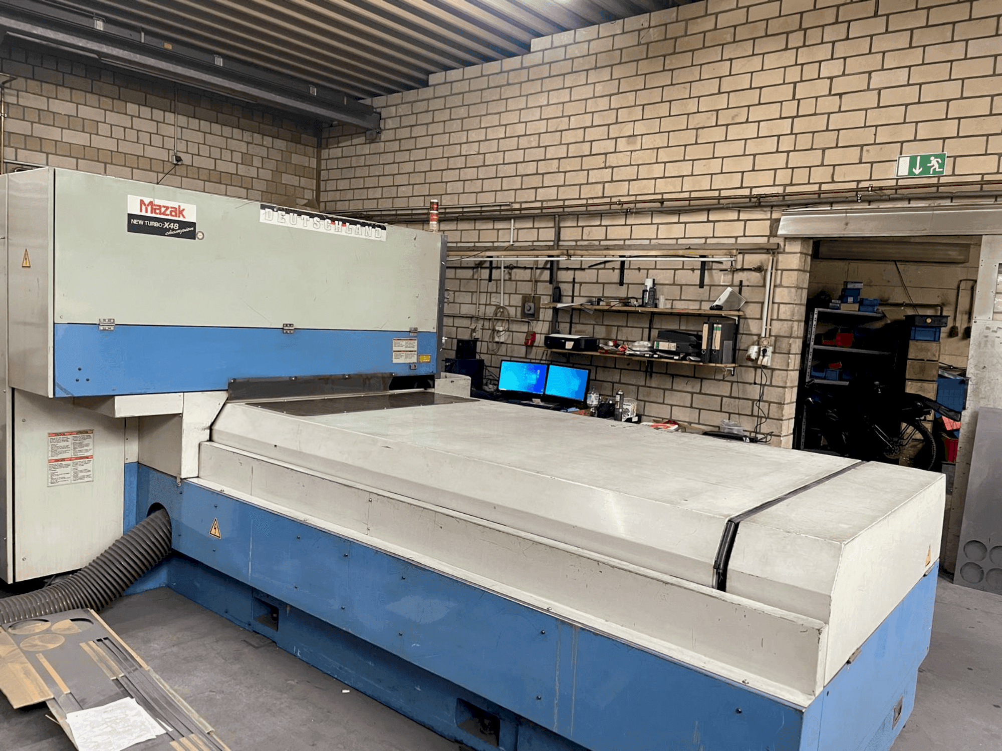 Vooraanzicht van Mazak NT-X48 machine