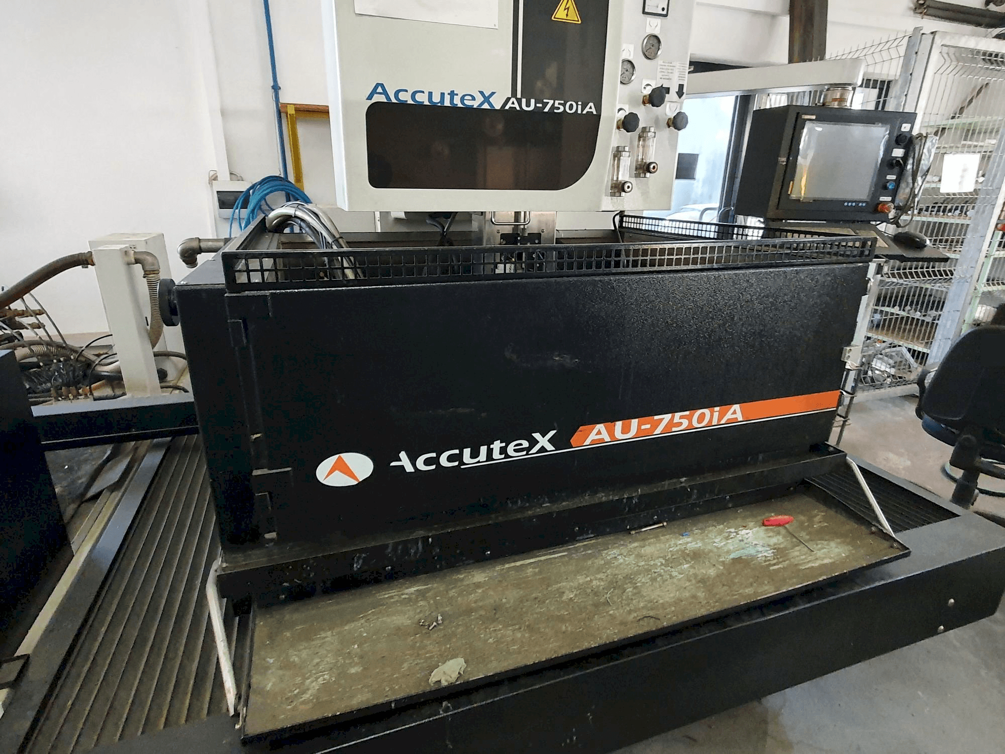 Vooraanzicht van AccuteX AU-750iA machine