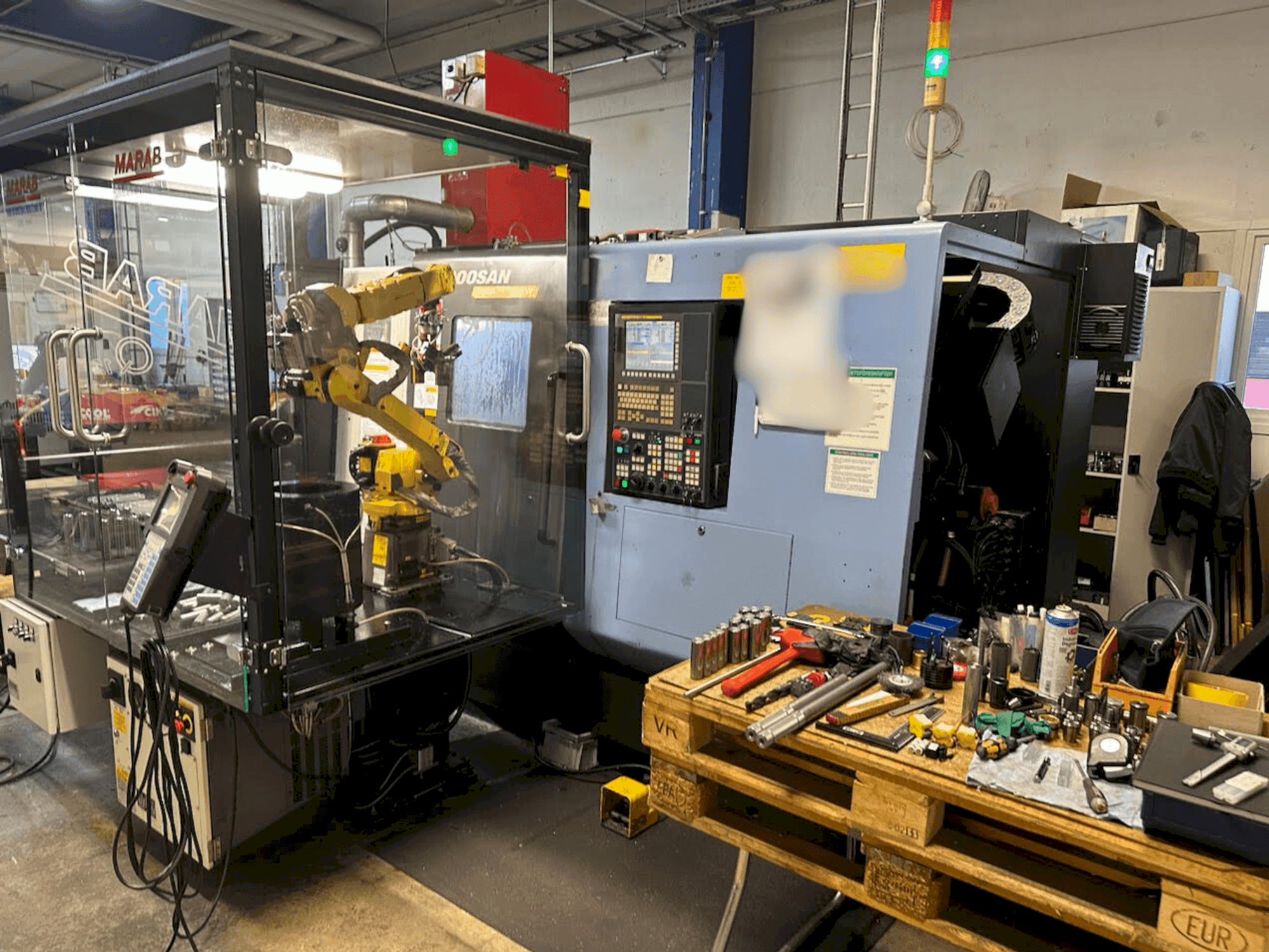 Vooraanzicht van DOOSAN PUMA TT 1800 SY machine