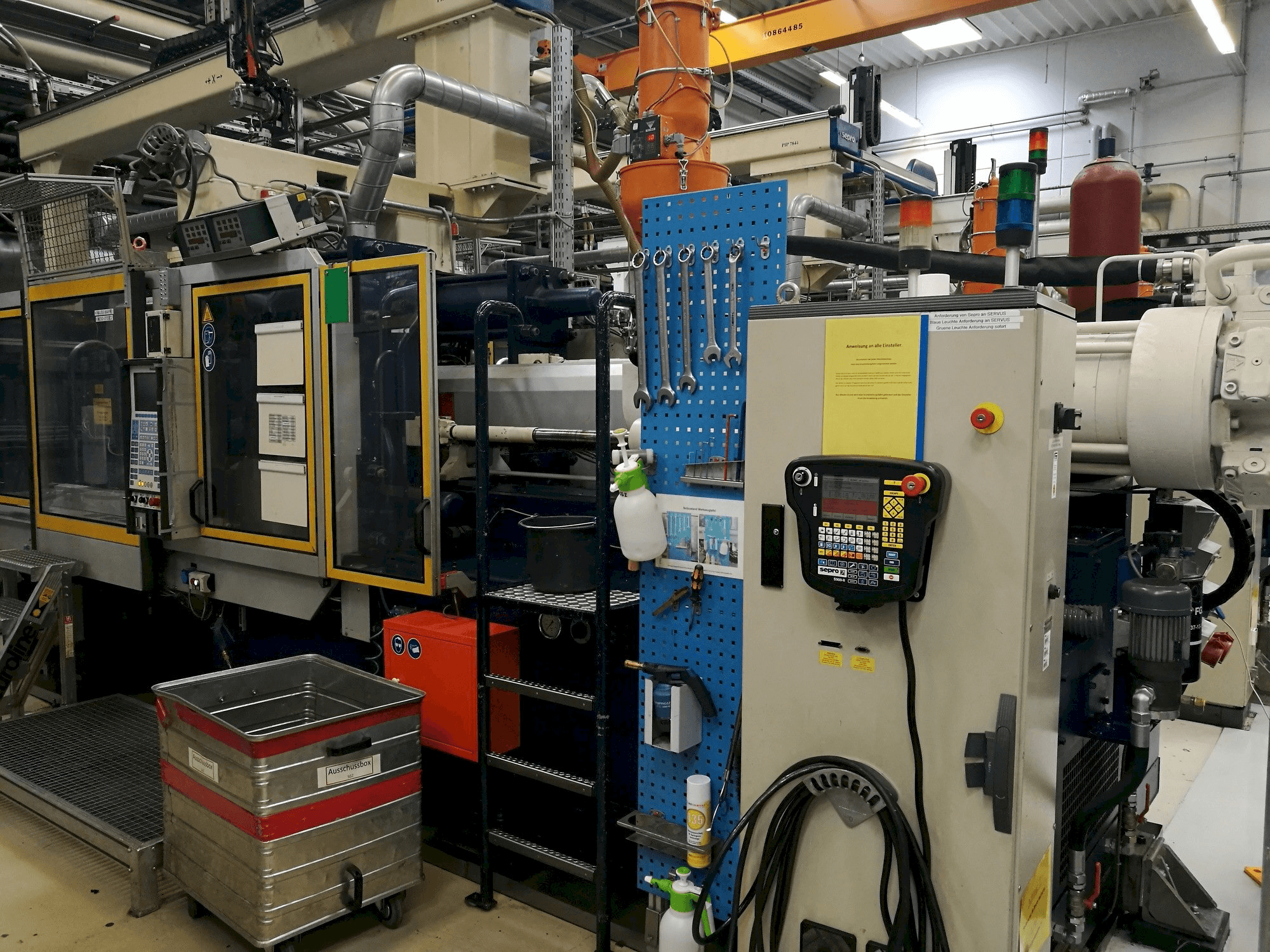 Vooraanzicht van Krauss Maffei 350-2700 C2 machine