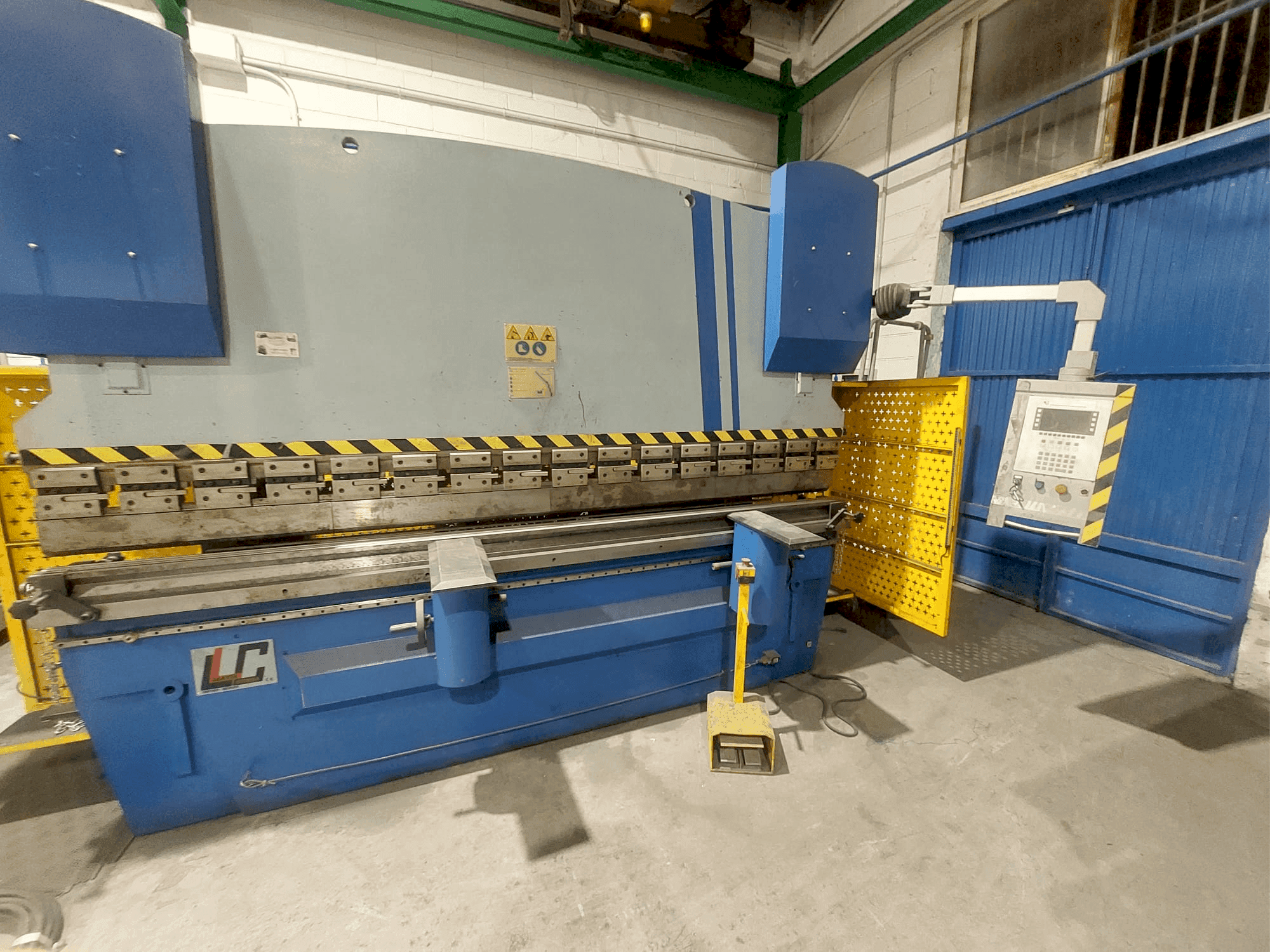 Vooraanzicht van FEYSAMA LLC PH 125/3200 machine