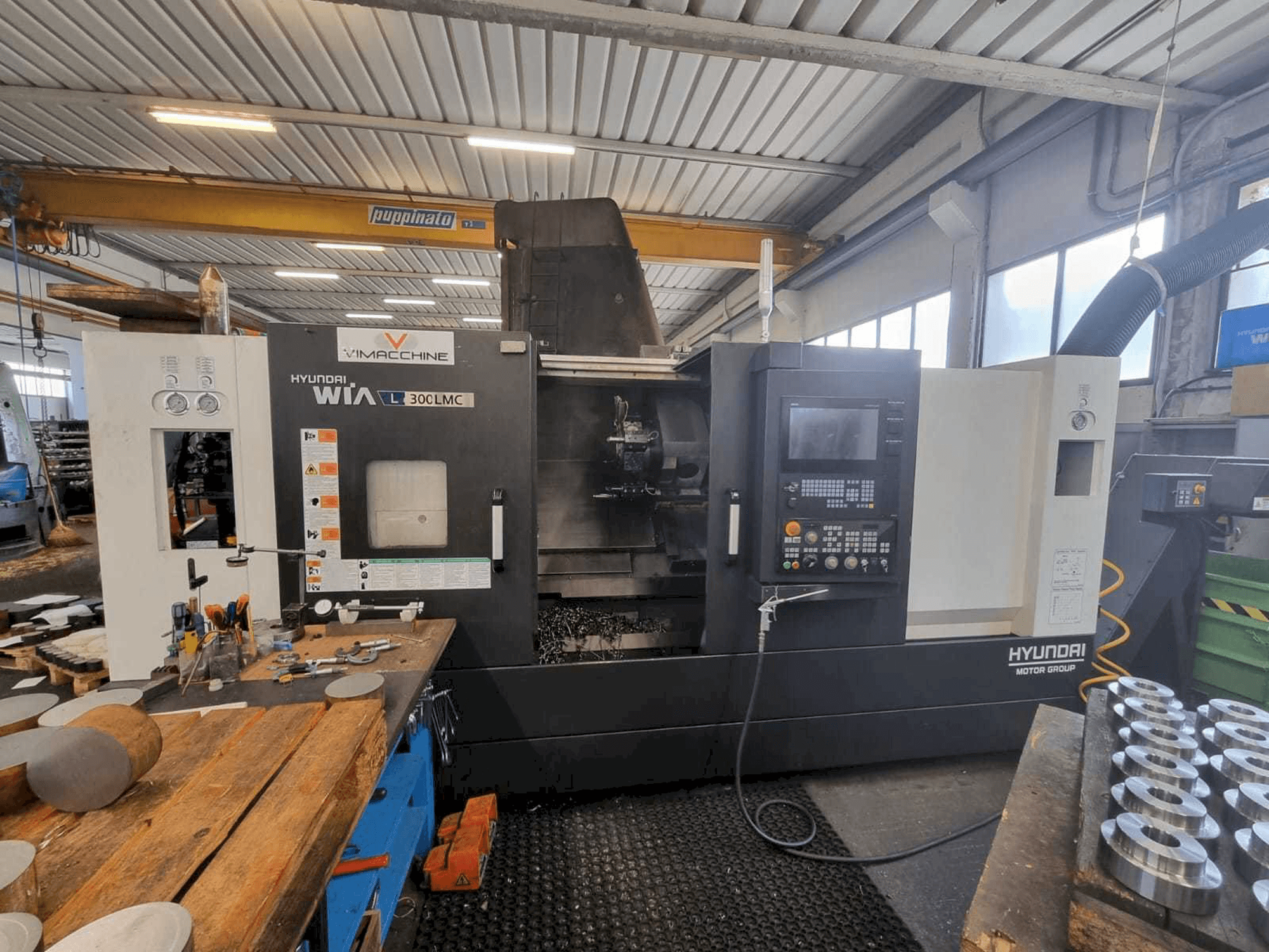 Vooraanzicht van Hyundai Wia L300 LMC machine