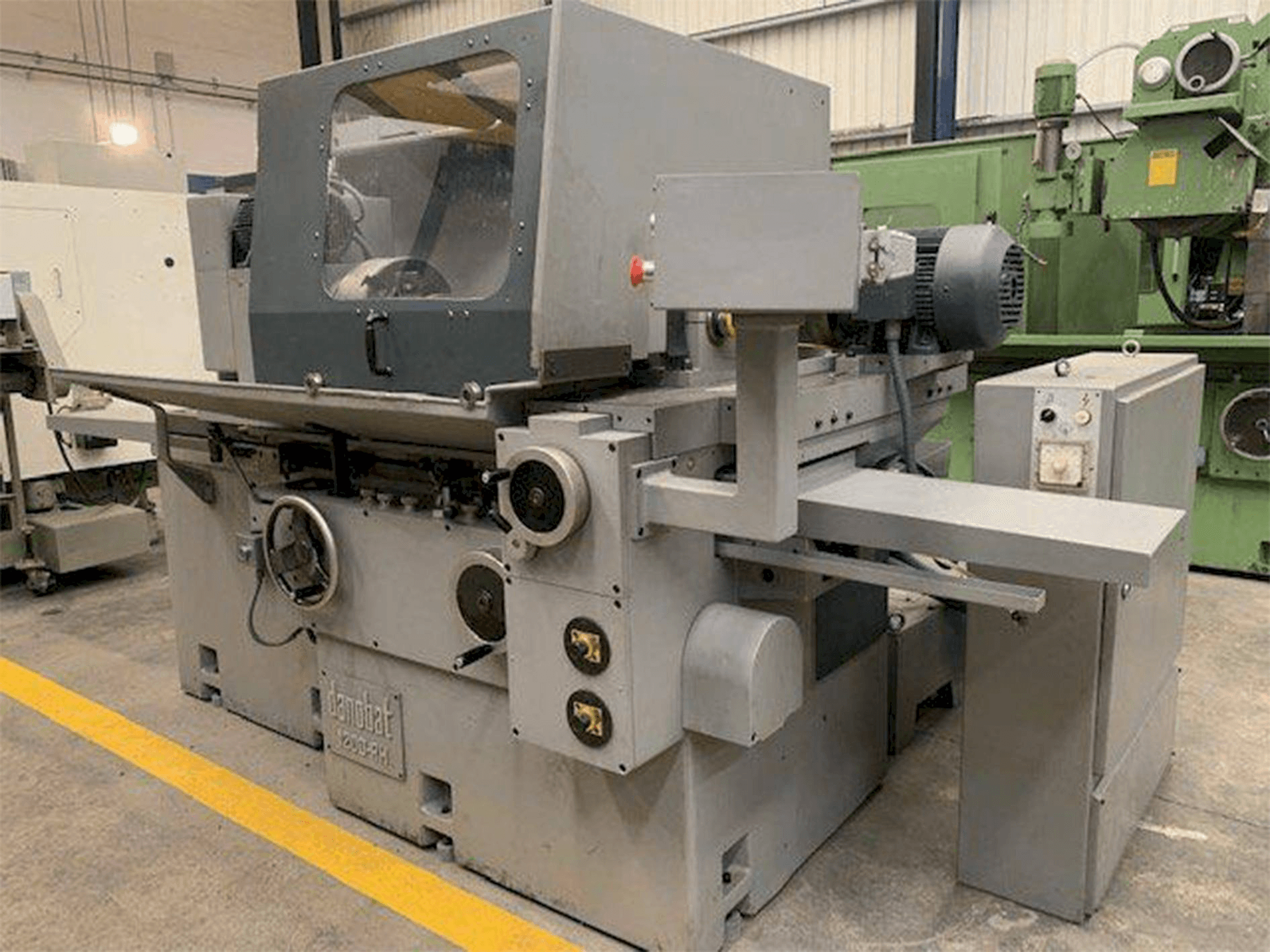 Vooraanzicht van DANOBAT 1200 RH machine