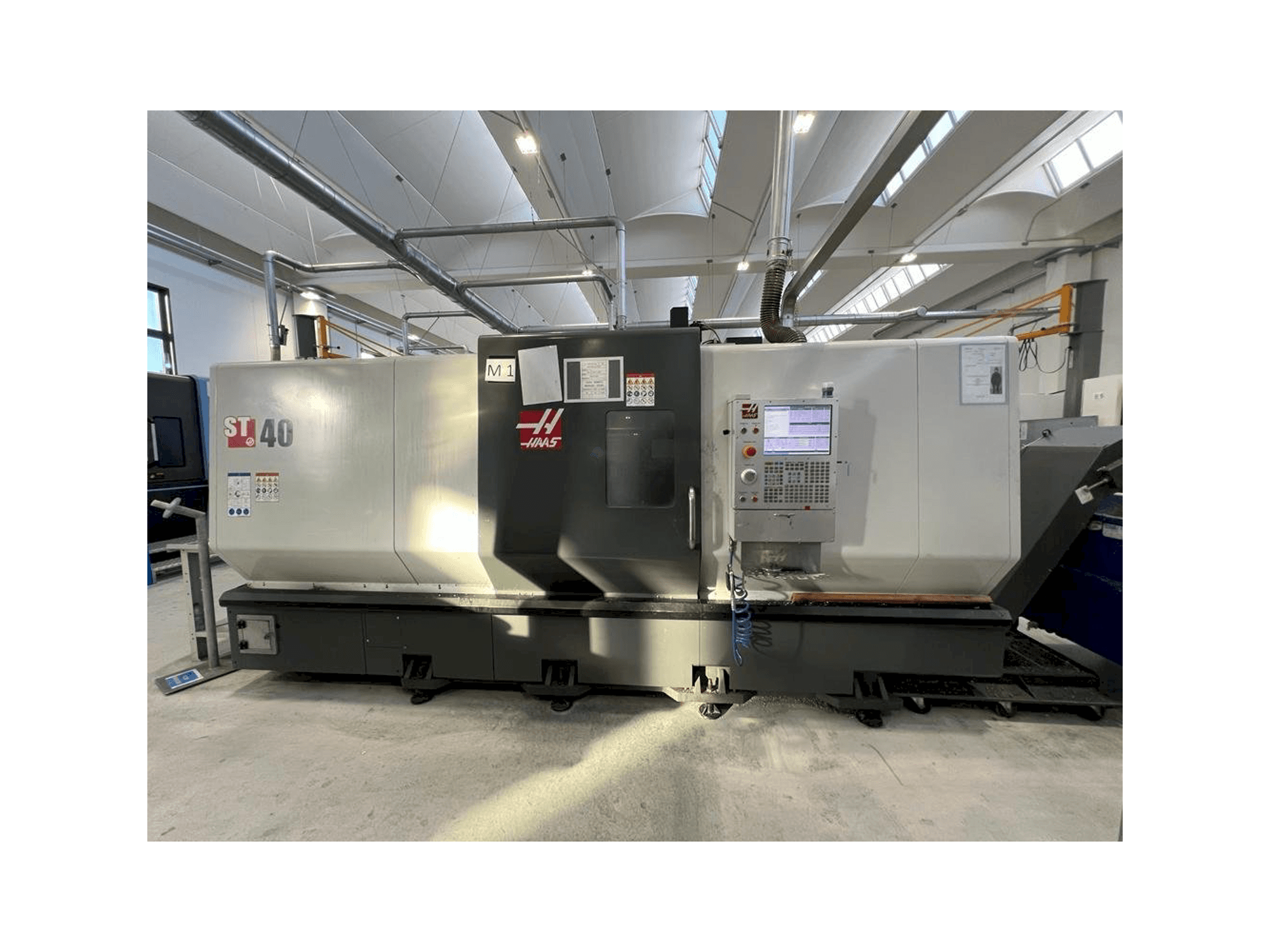 Vooraanzicht van HAAS ST-40 machine