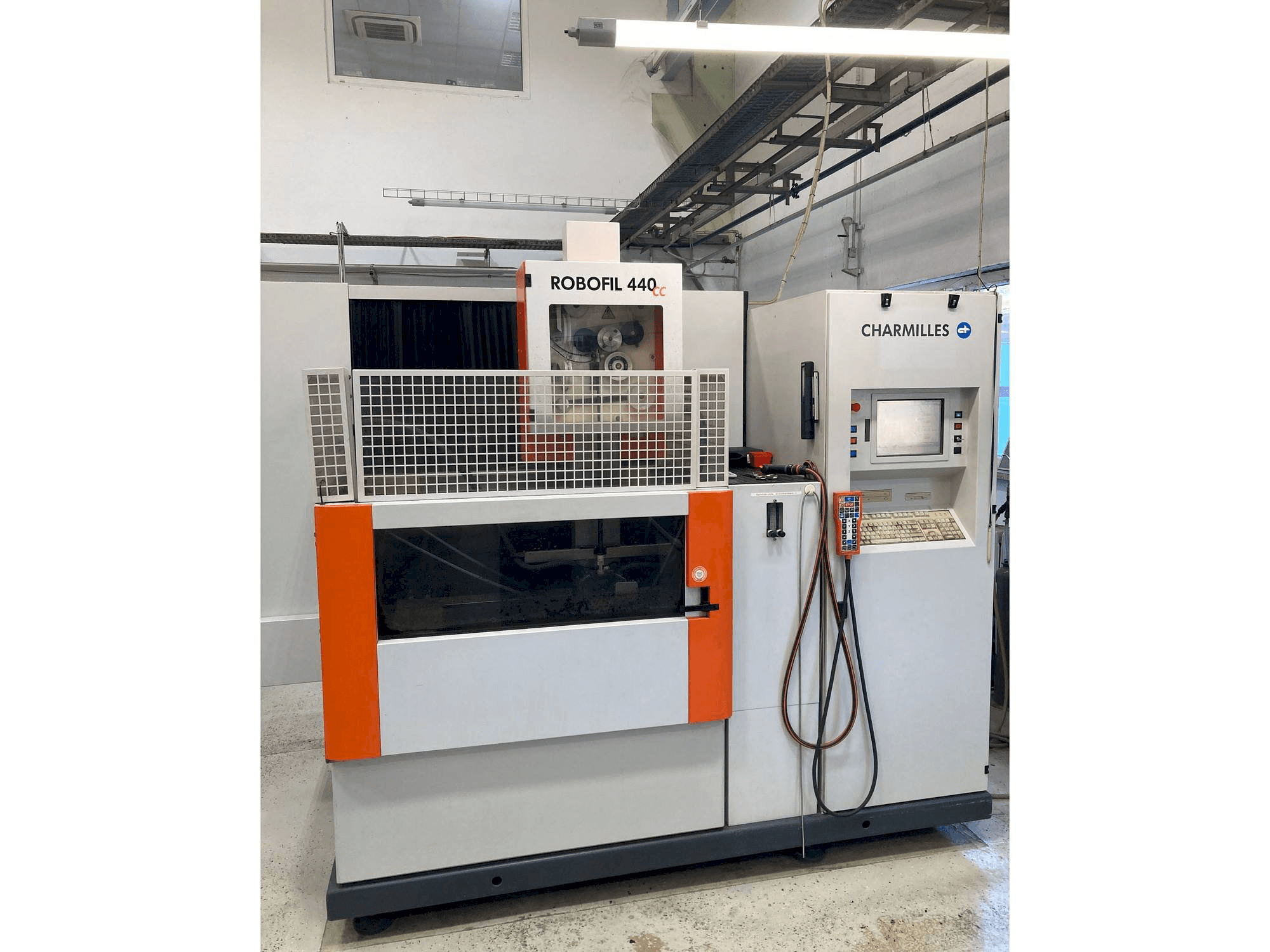 Vooraanzicht van CHARMILLES Robofil 440 CC machine