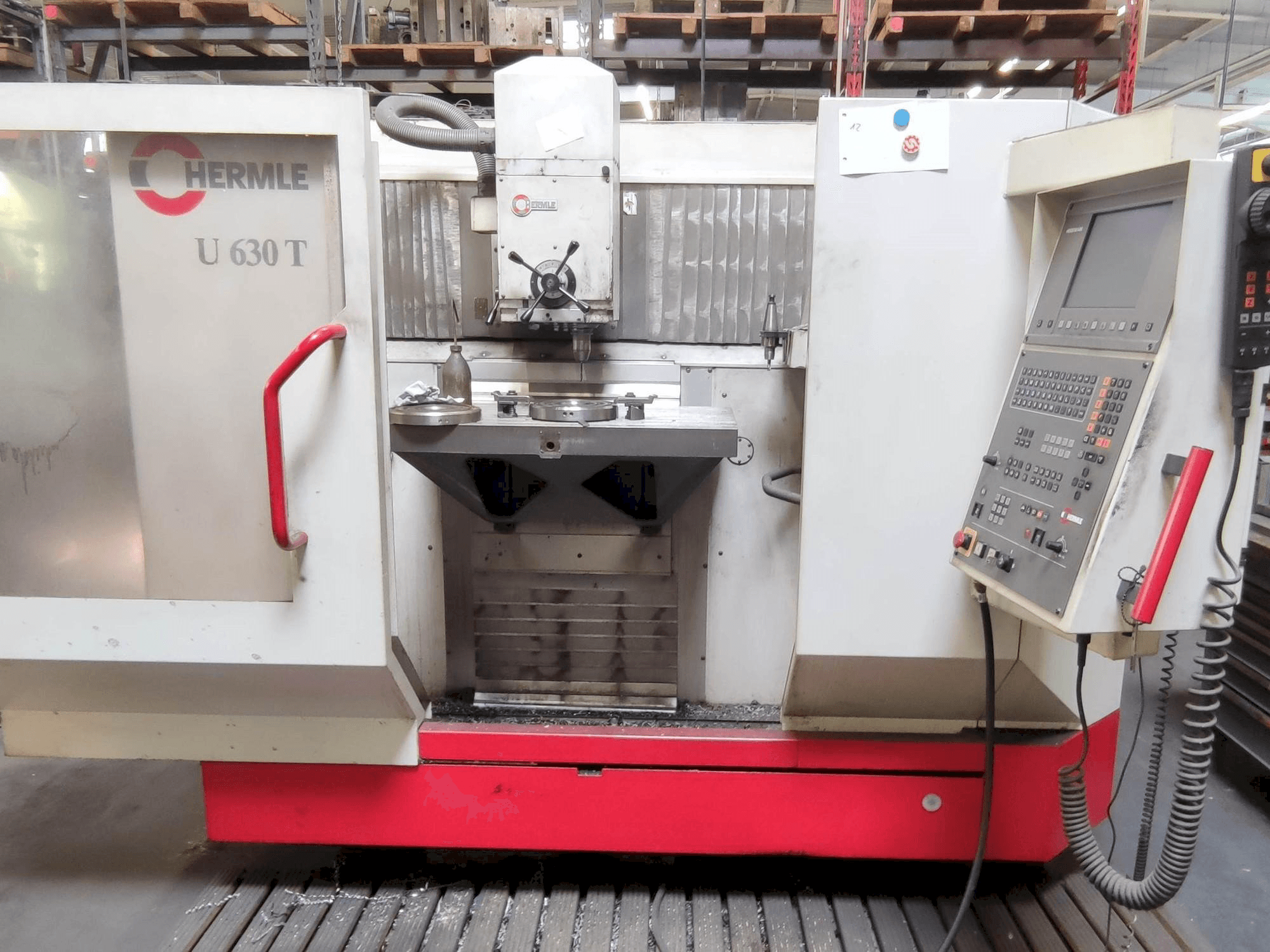 Vooraanzicht van HERMLE U630T machine