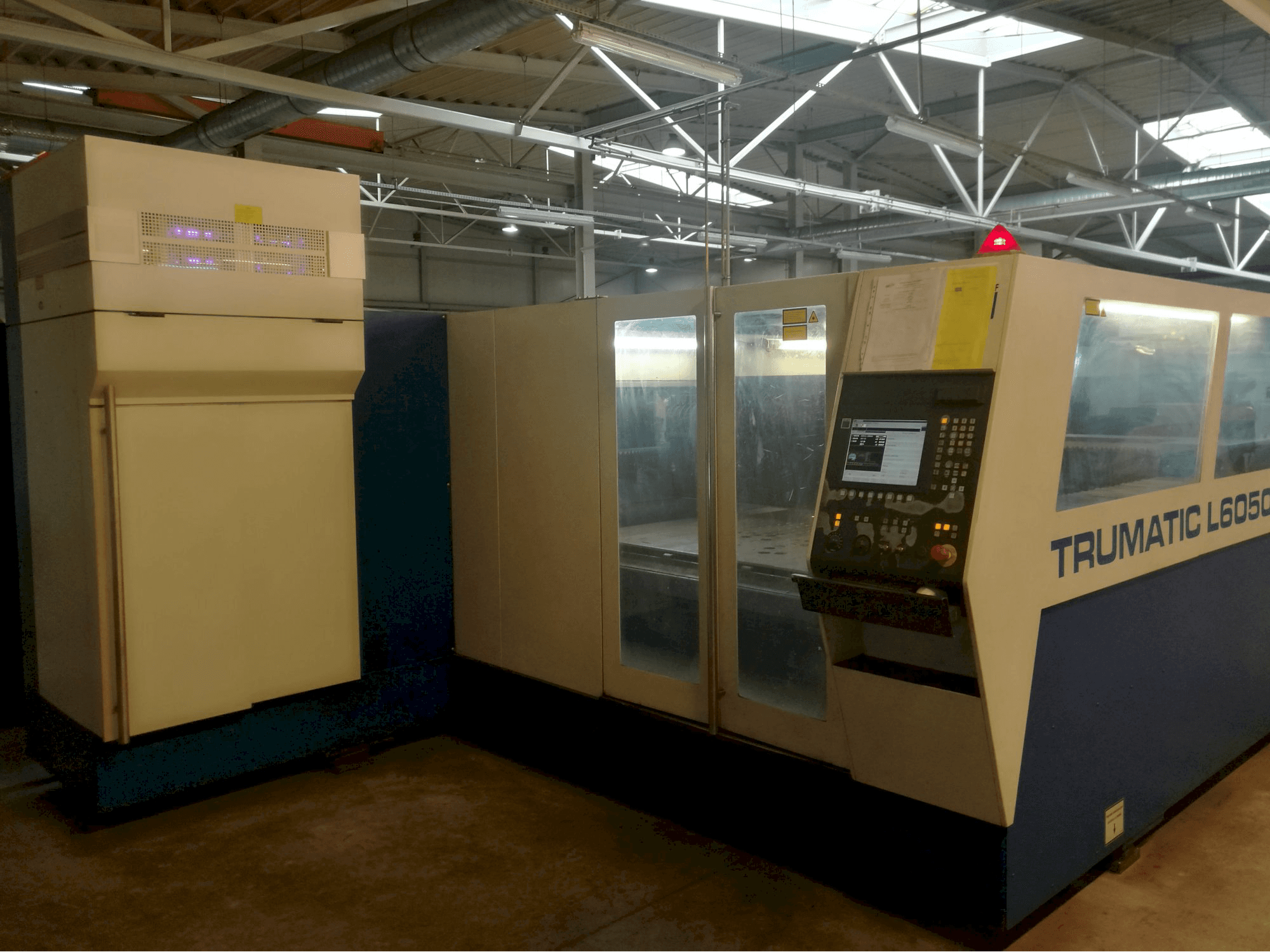 Recht aanzicht van Trumpf Trumatic L 6050 machine