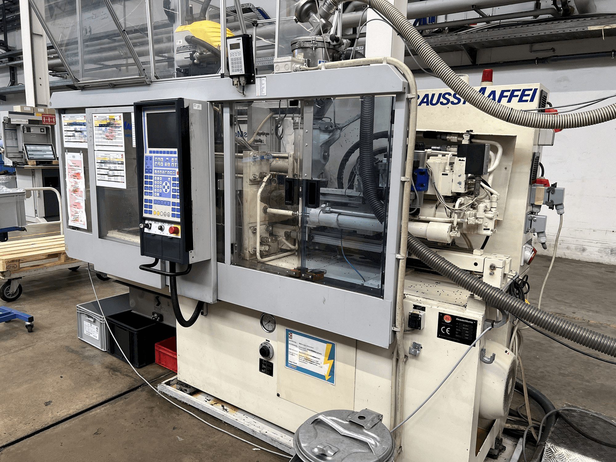 Vooraanzicht van Krauss Maffei KM 50-125 C1 machine