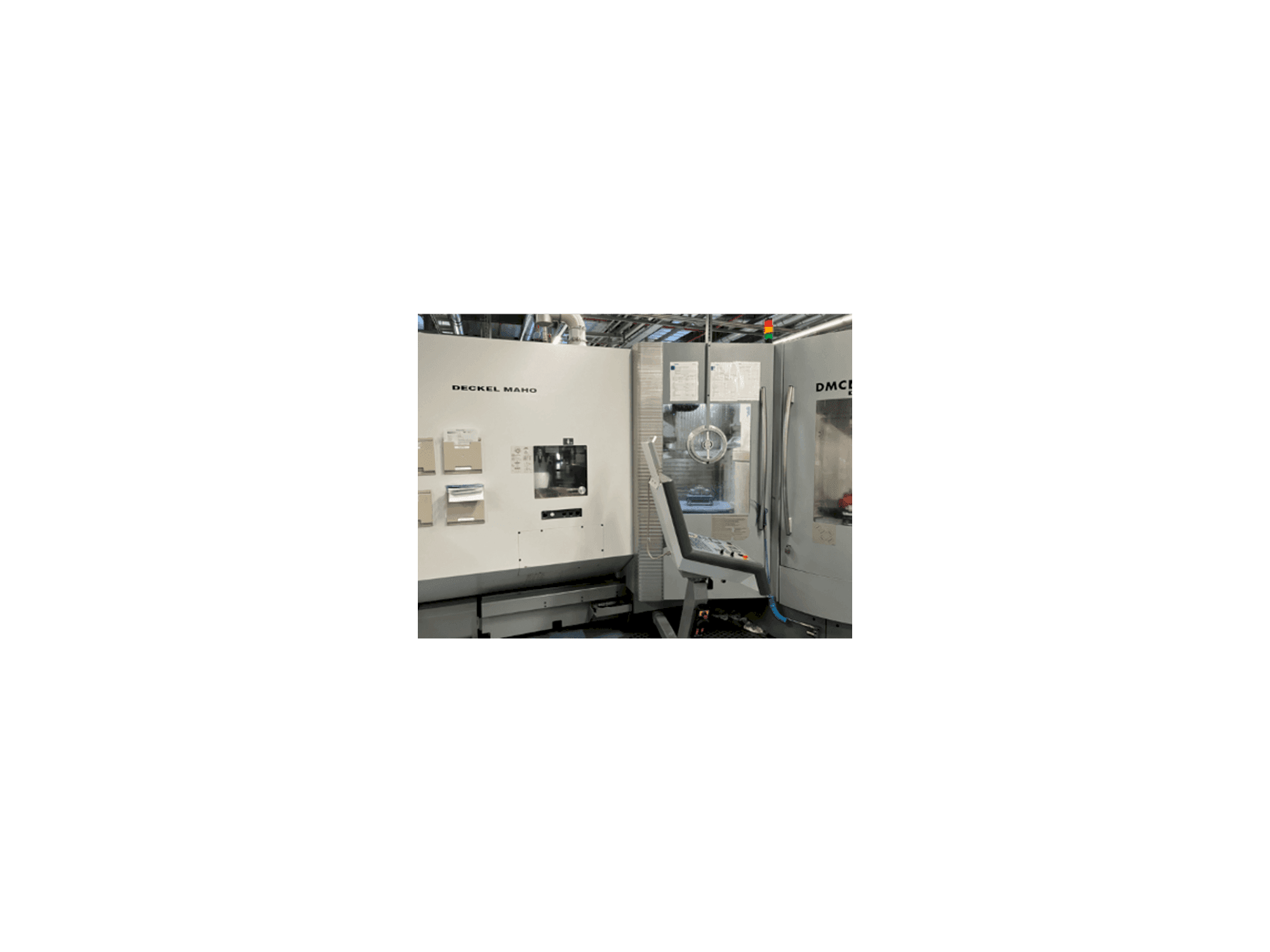 Vooraanzicht van DECKEL MAHO DMC 60 T RS3 machine