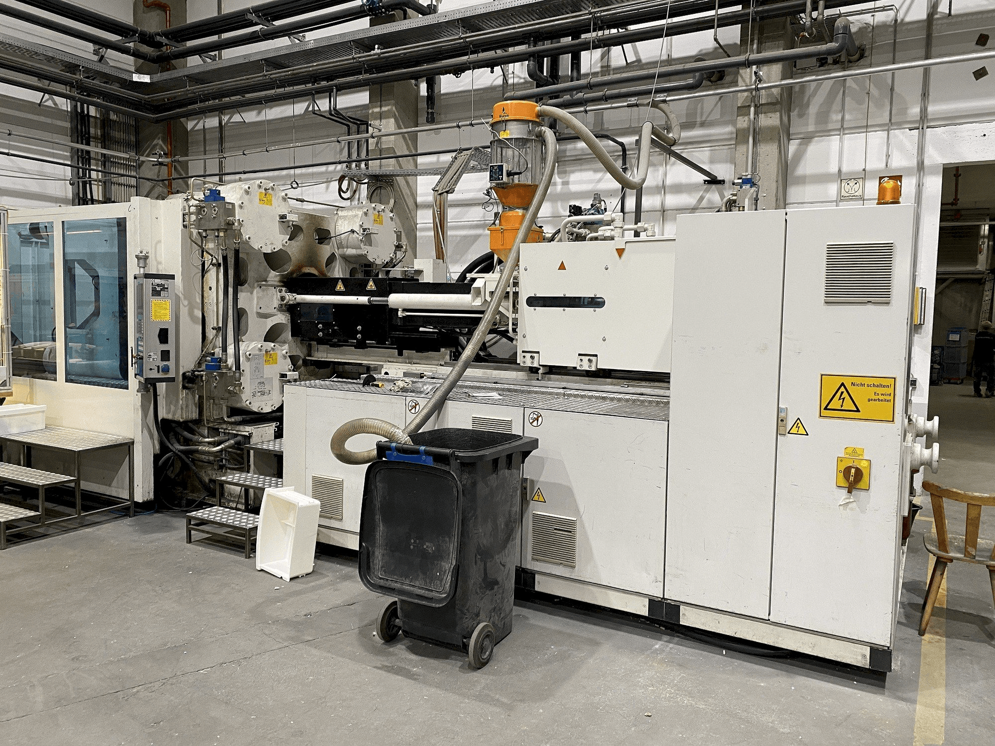 Vooraanzicht van Battenfeld HM 800 2P/5400 machine