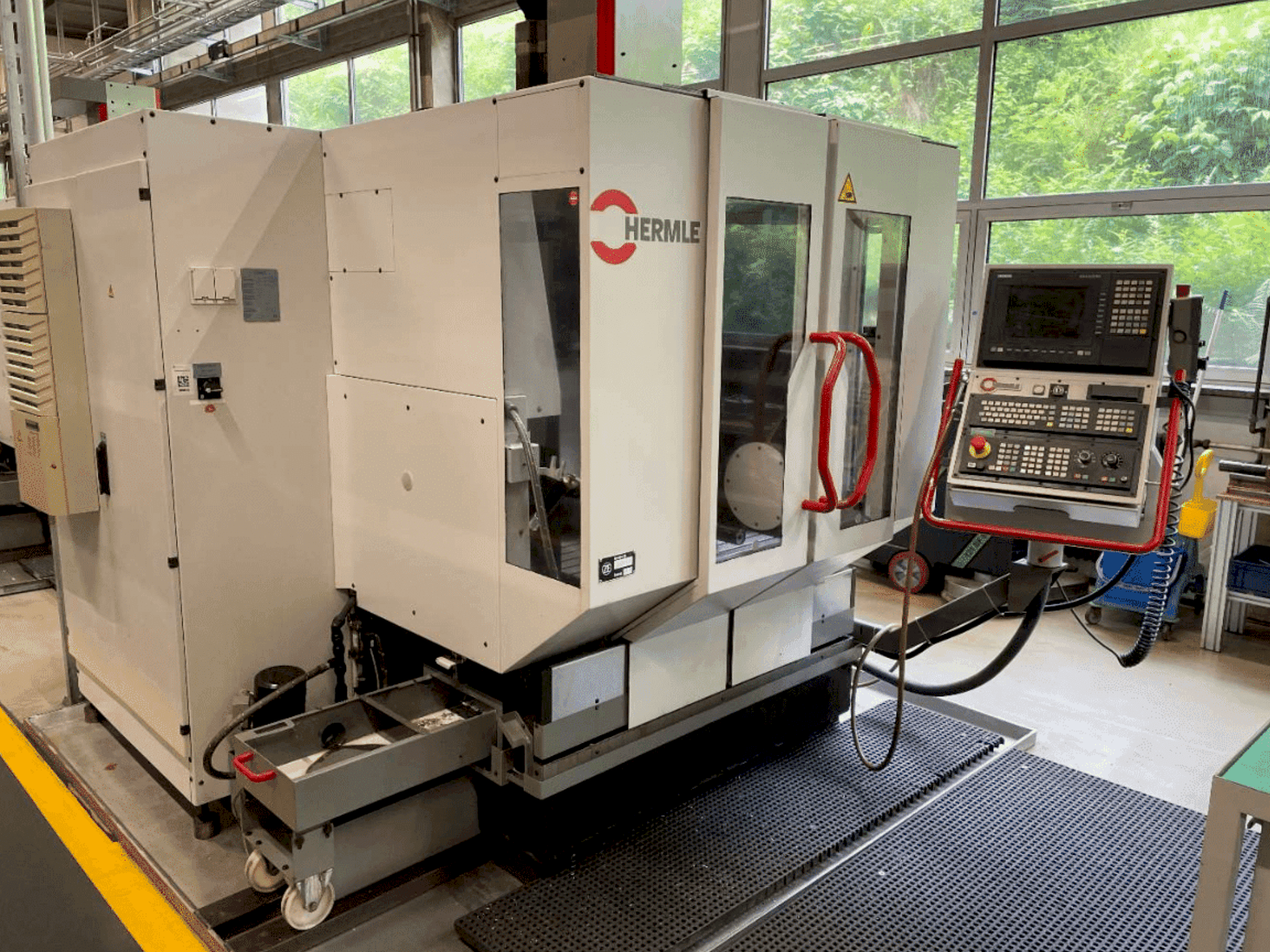 Vooraanzicht van HERMLE C600V machine