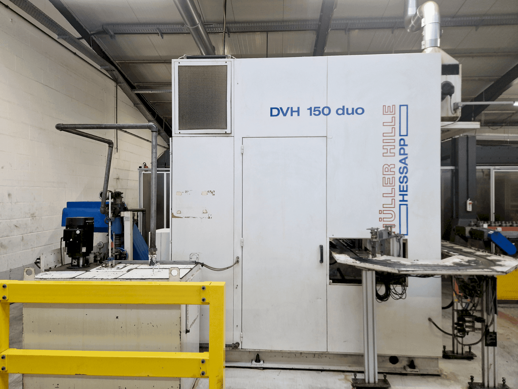 Vooraanzicht van HULLER HILLE DVH 150 Duo machine