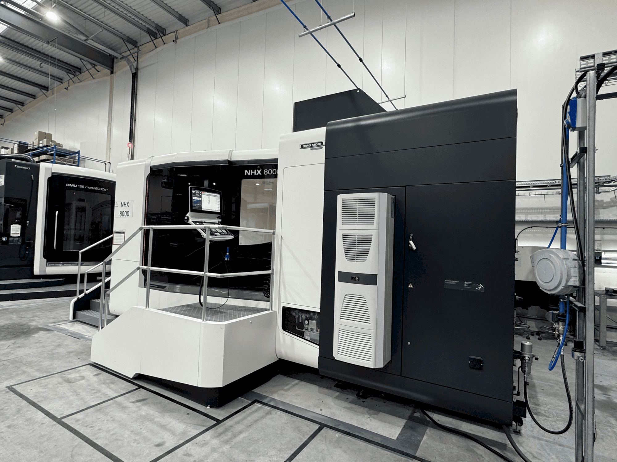 Vooraanzicht van DMG MORI NHX 8000 machine