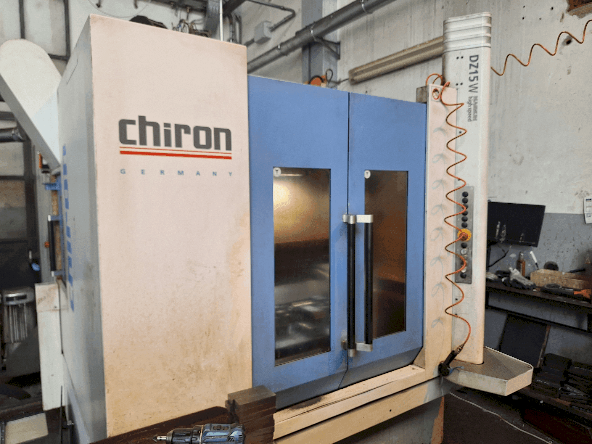 Vooraanzicht van CHIRON DZ15W Magnum machine