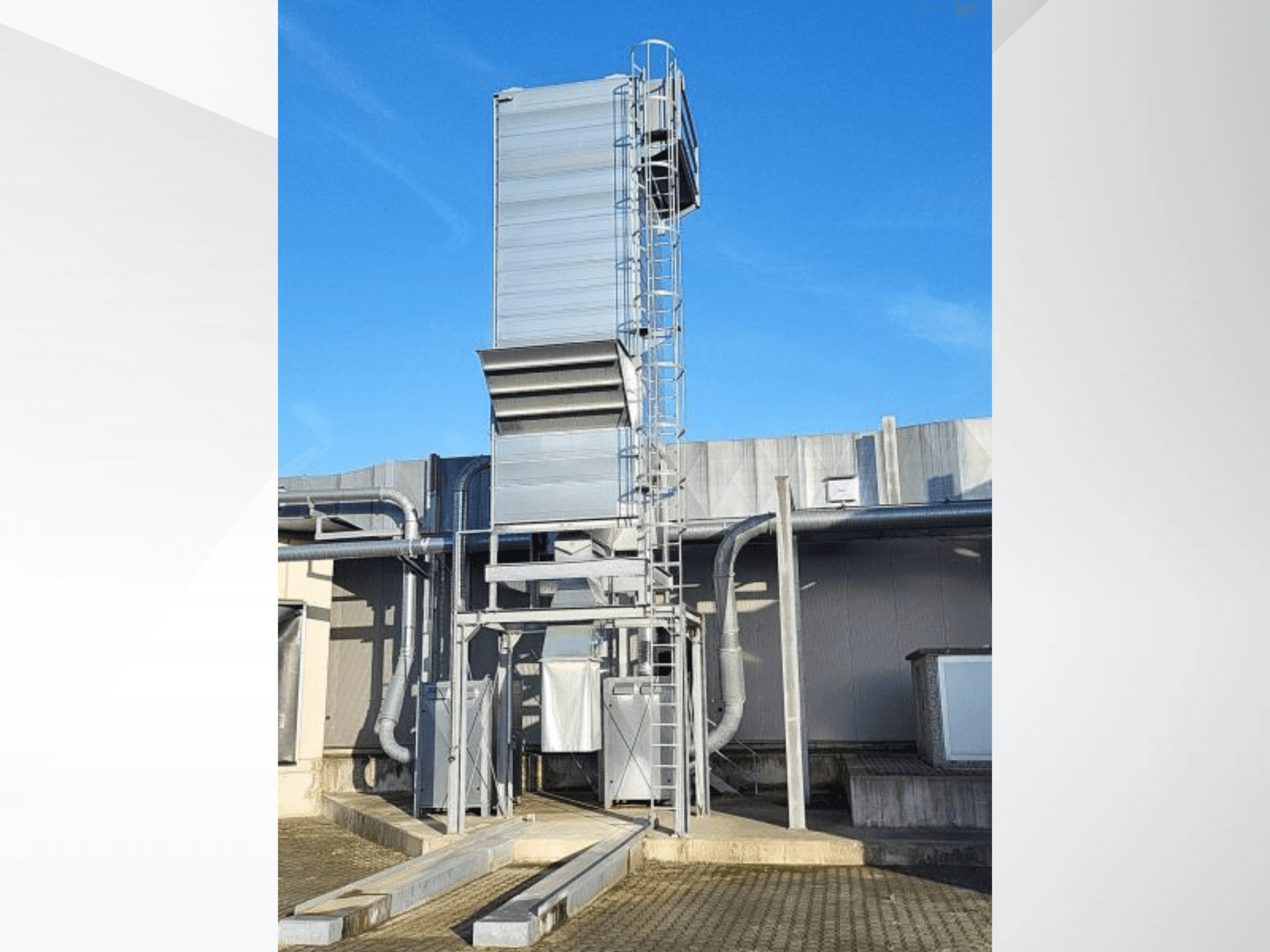 SCHUKO Solo-160-2323/30/182/BD houtmachine gezien vanaf de voorkant, met metalen structuur en toegangsladder.