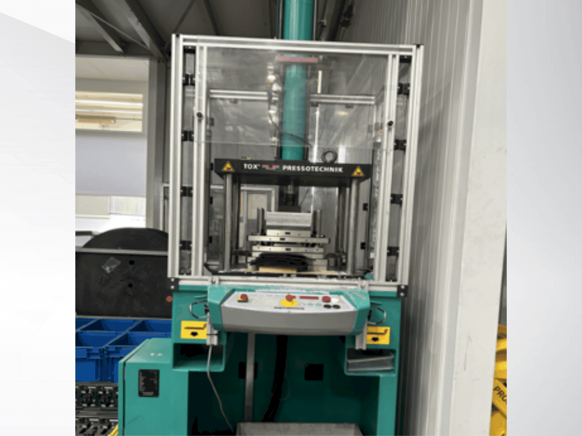 Vooraanzicht van TOX MAG 008.261.A.001 machine