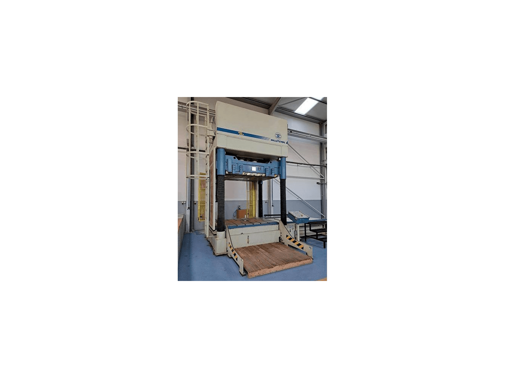 Linkerzijdeaanzicht van MILLUTENSIL Mil 203 machine