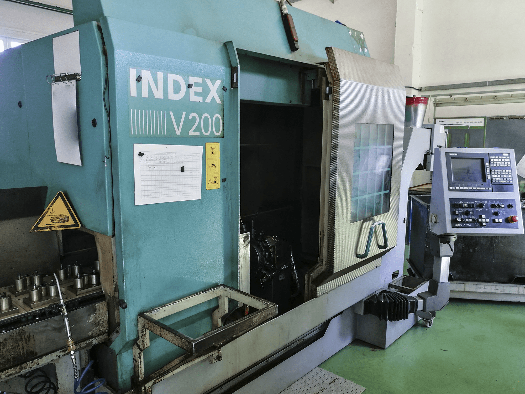 Links zicht van Index V200 machine