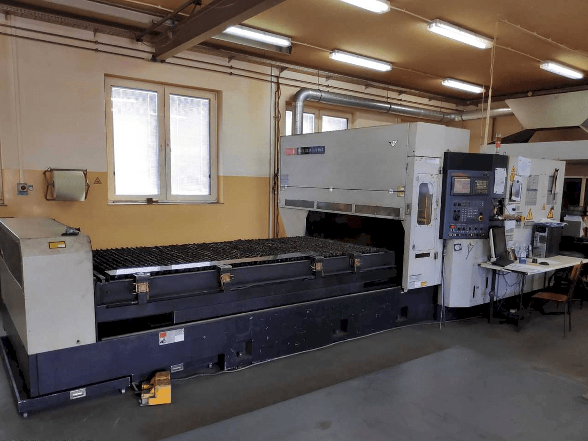 Vooraanzicht van Mazak Space Gear 510 Mk II machine