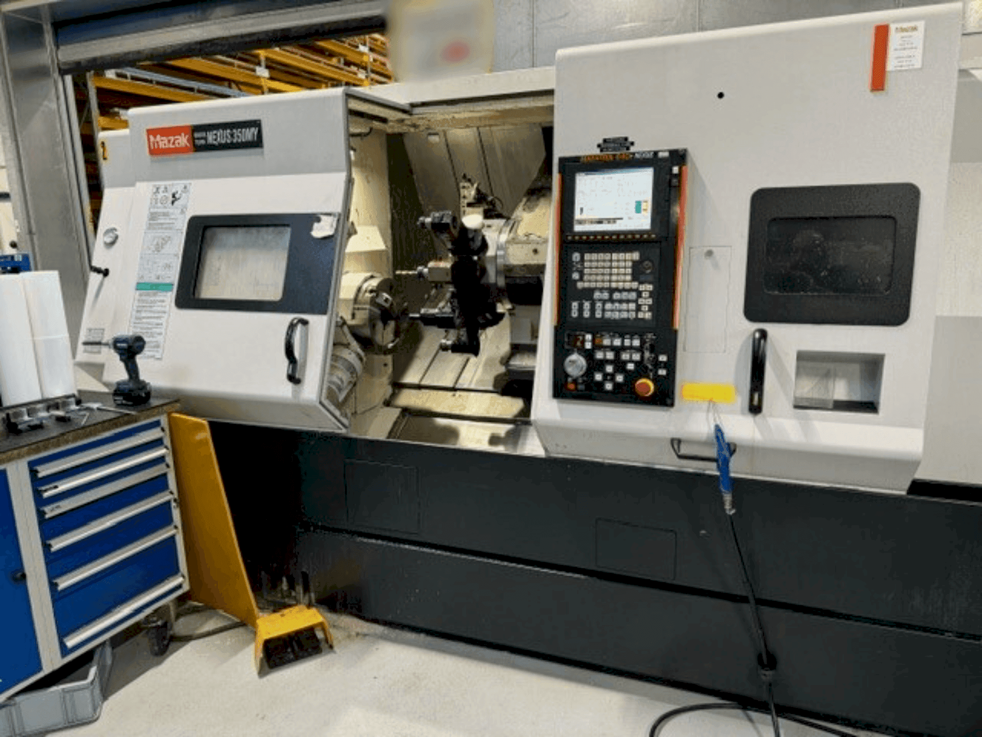 Vooraanzicht van Mazak QTN-350MY machine