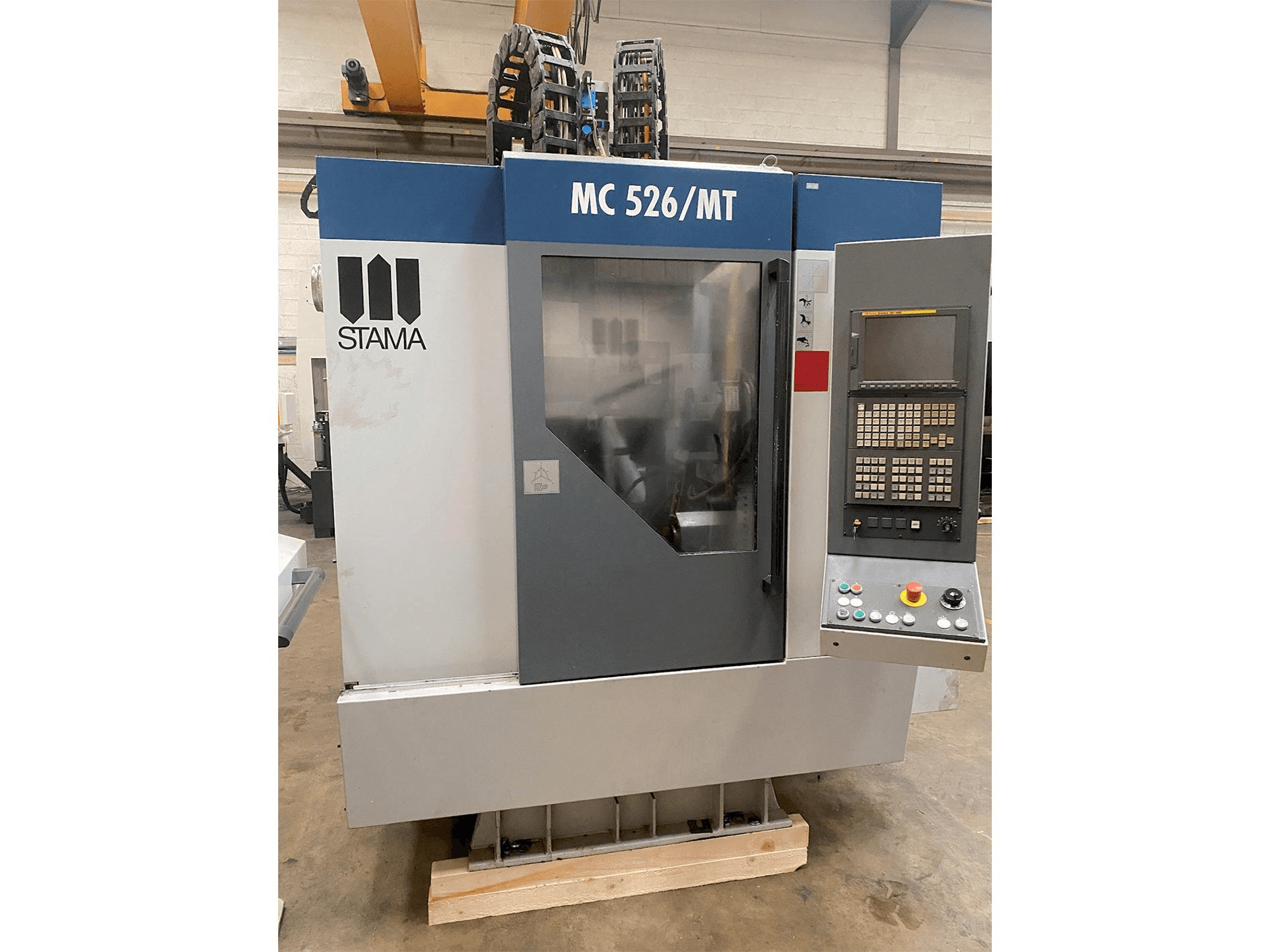 Vooraanzicht van STAMA MC 526 machine