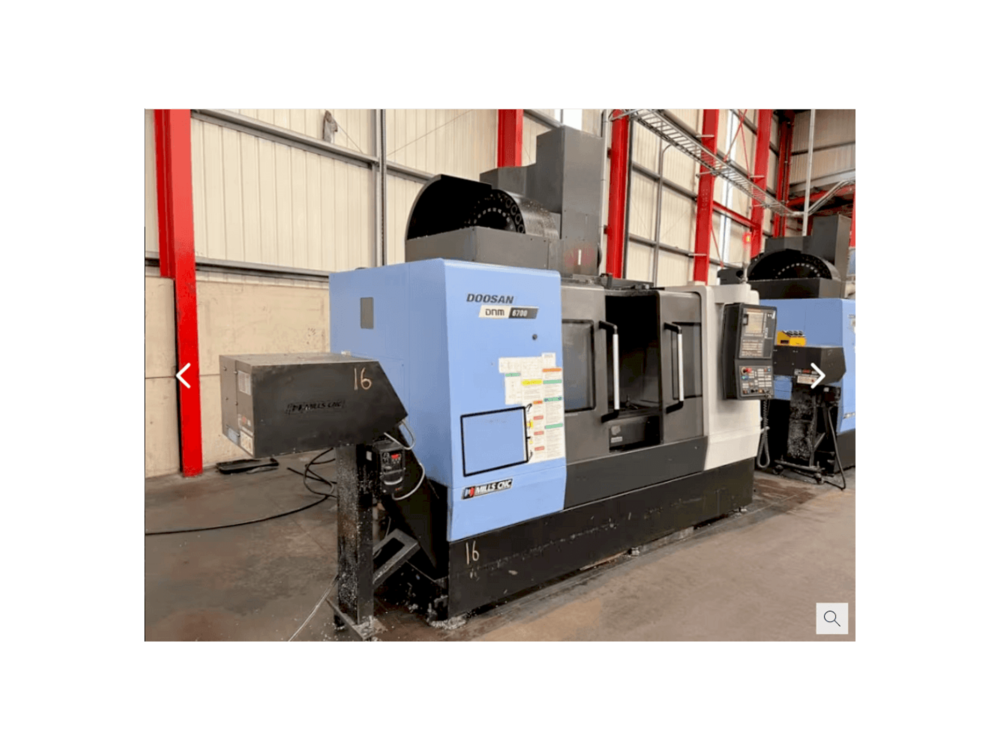 Vooraanzicht van Doosan DNM 6700 machine