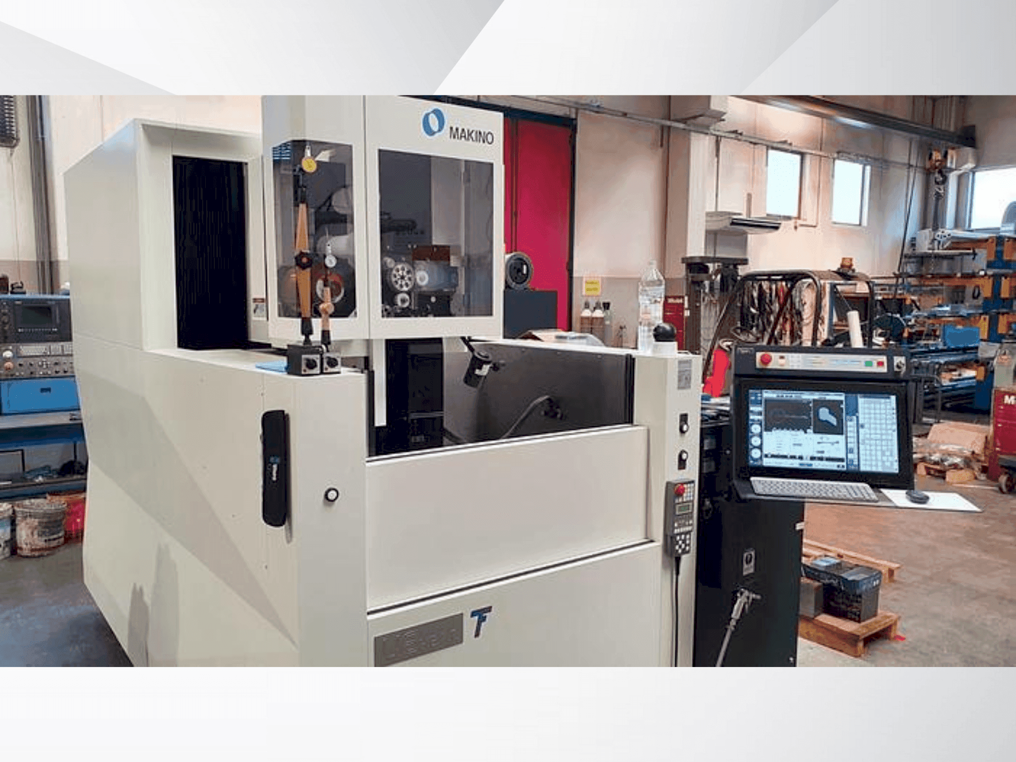Vooraanzicht van Makino U6 HEAT machine