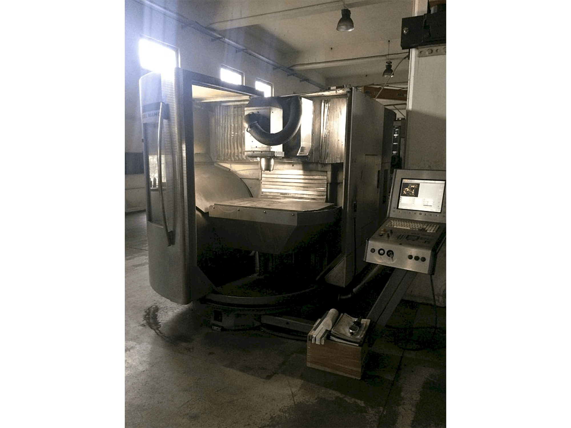 Vooraanzicht van DMG 60T machine