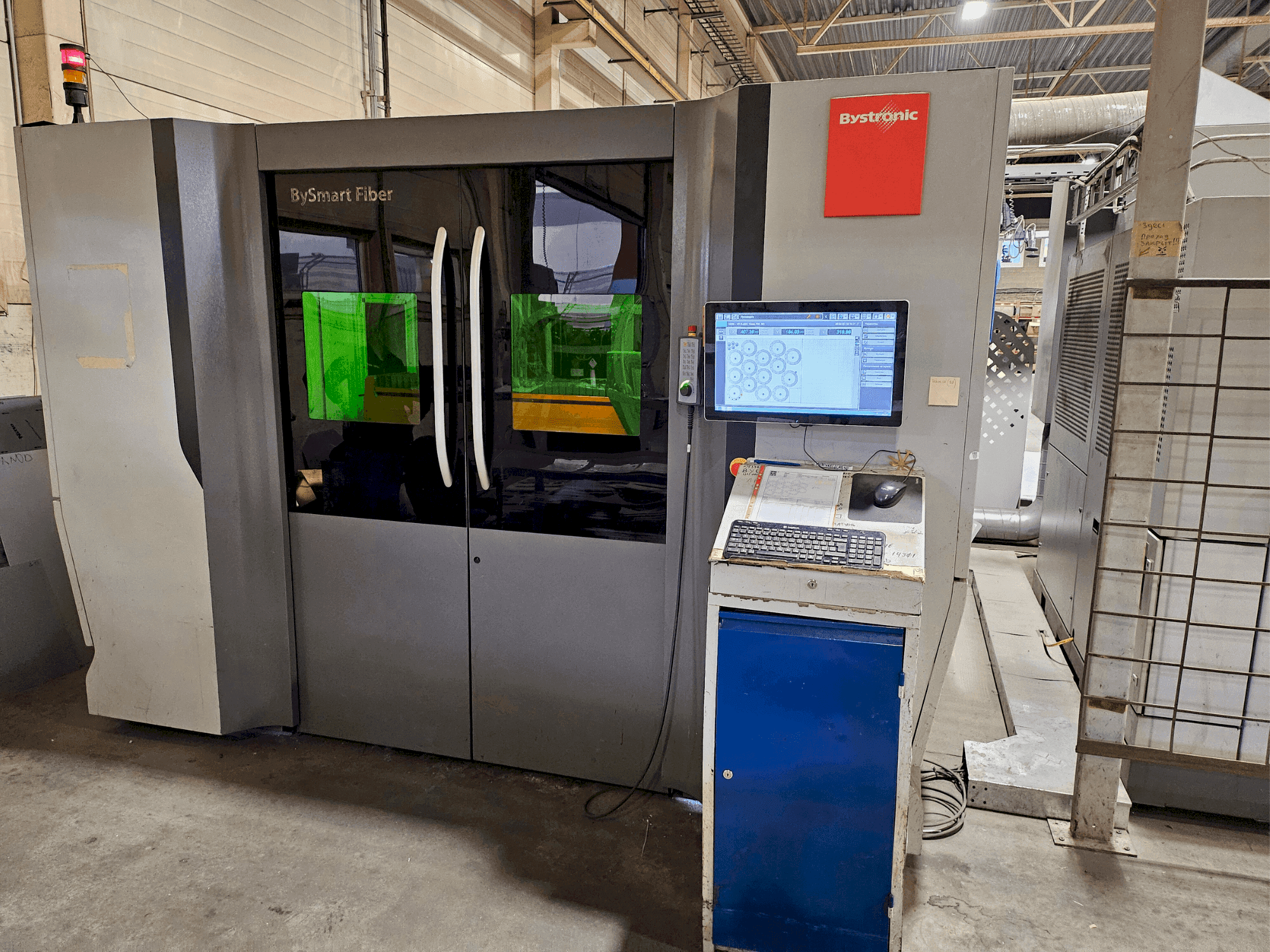 Vooraanzicht van Bystronic BySmart Fiber 3015 6KW machine