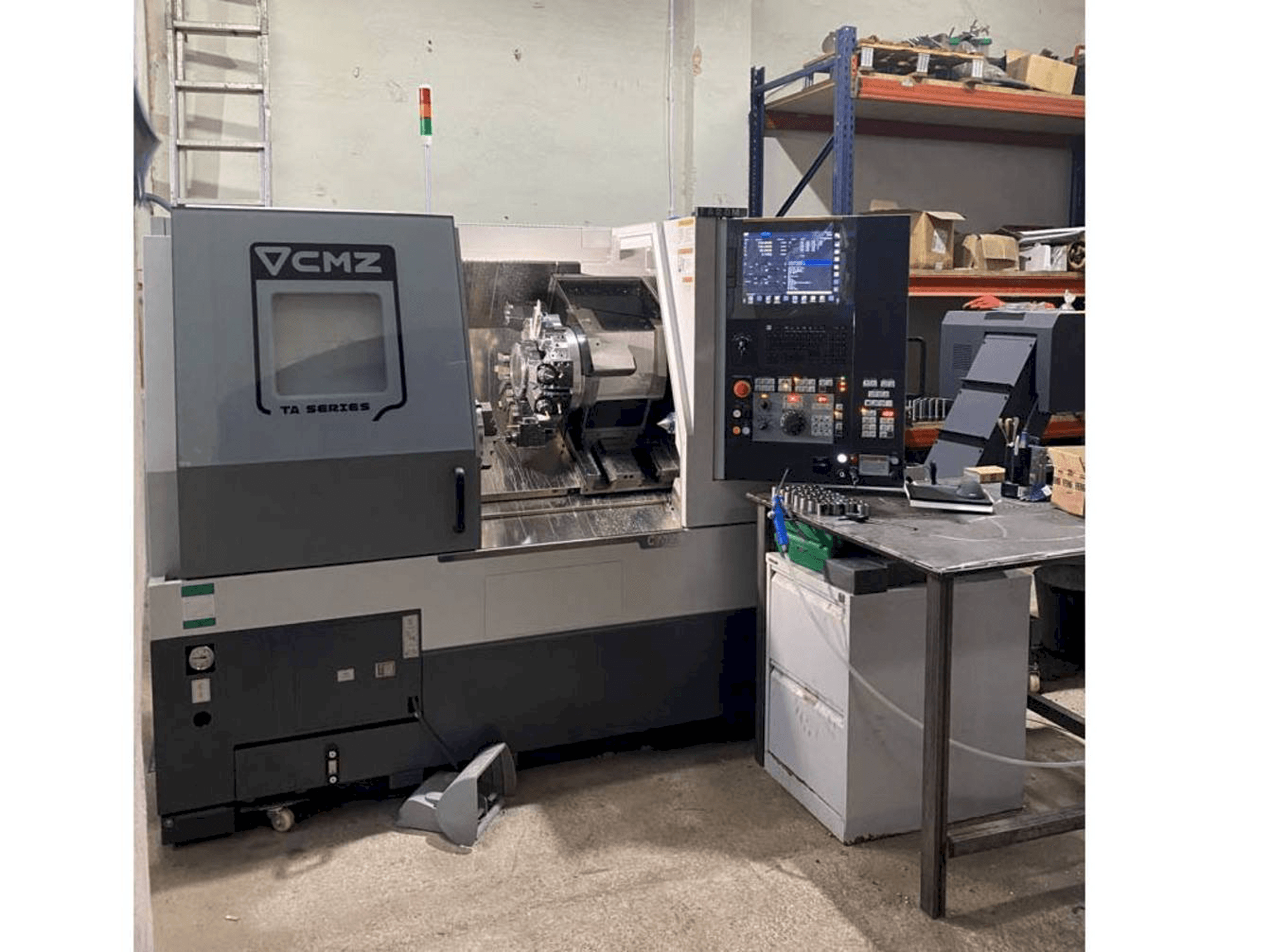 Vooraanzicht van CMZ TA20M Z640 machine