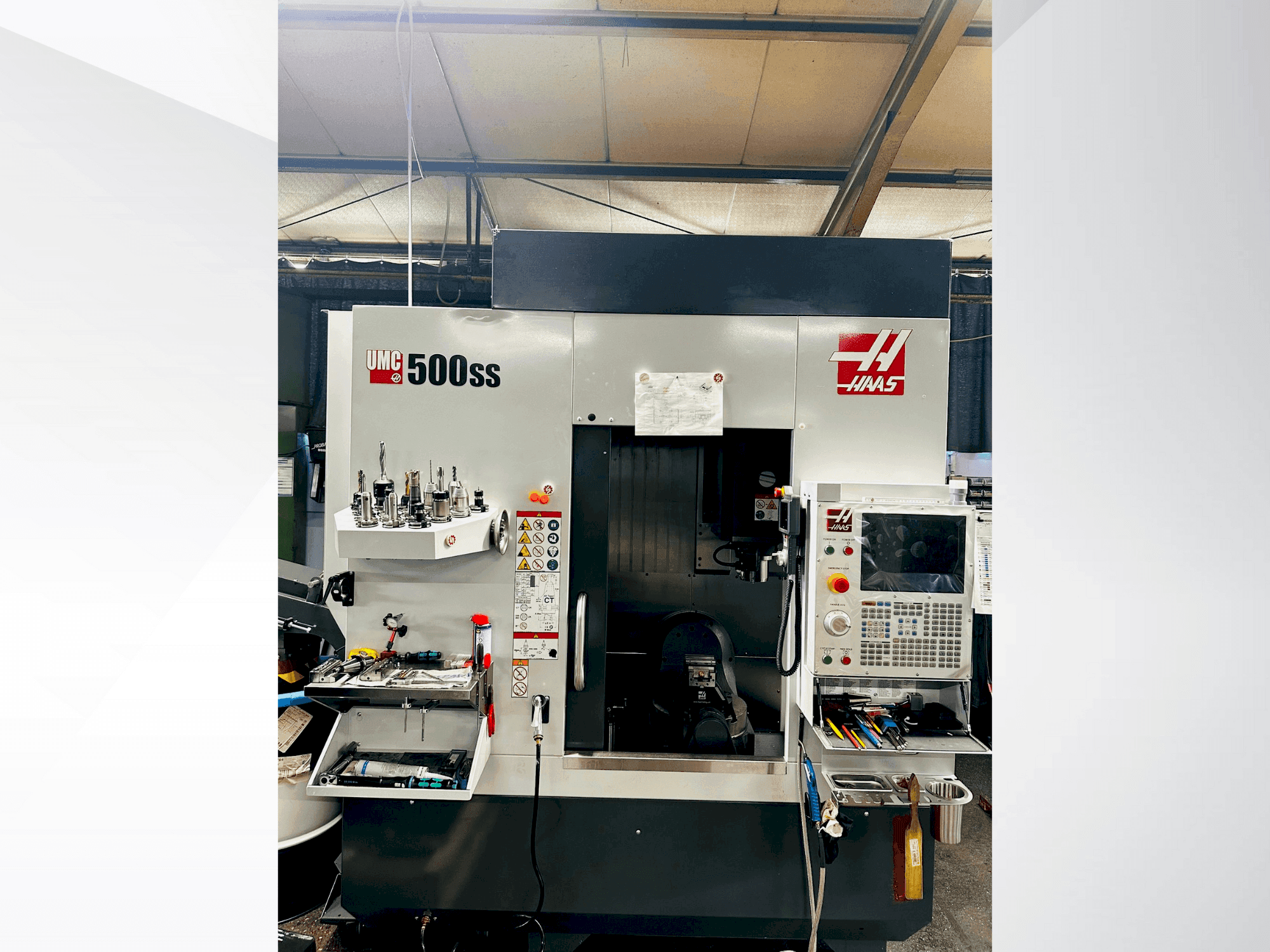 Vooraanzicht van HAAS UMC 500 SS machine