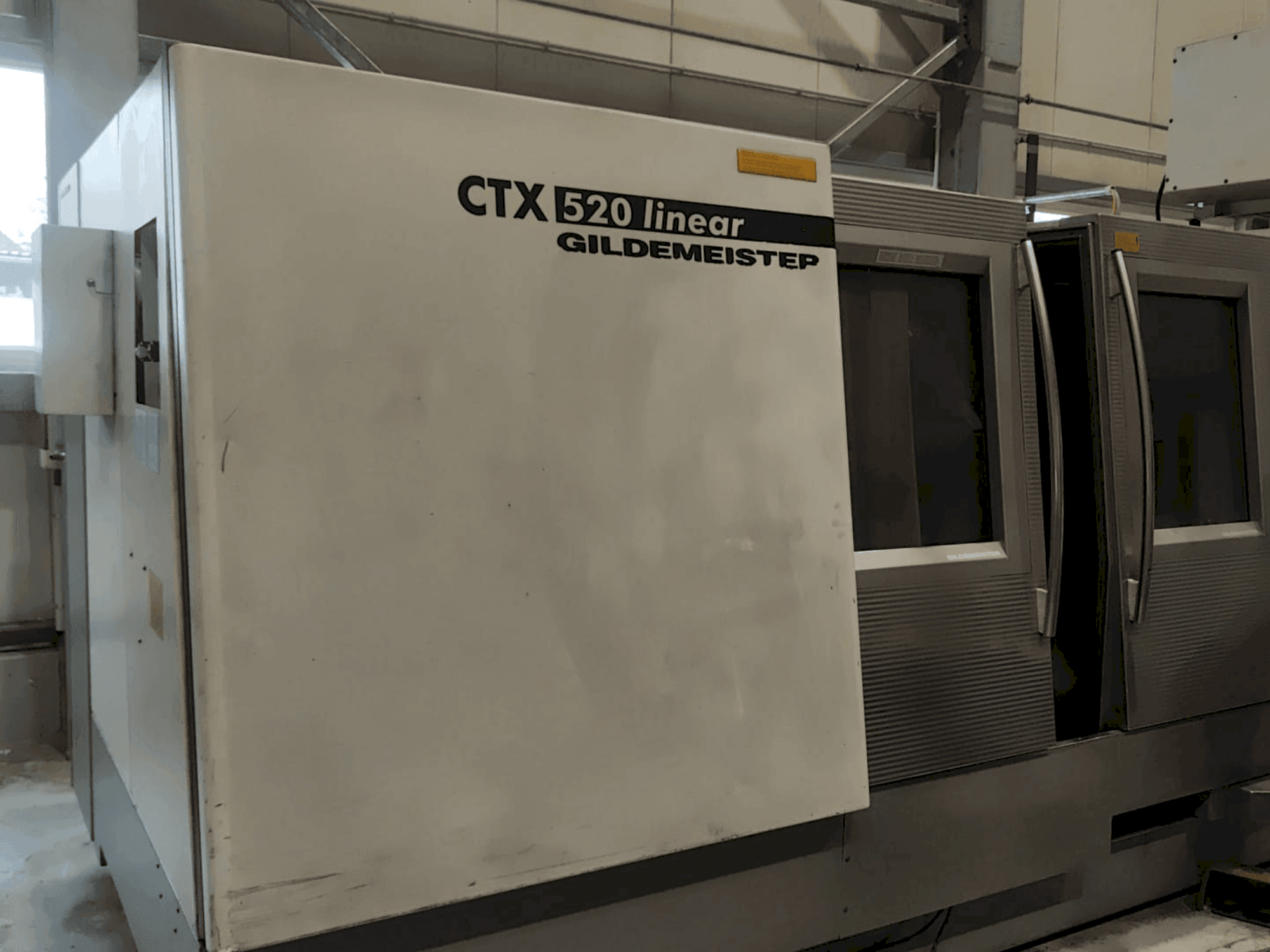 Vooraanzicht van Gildemeister CTX 520 linear machine