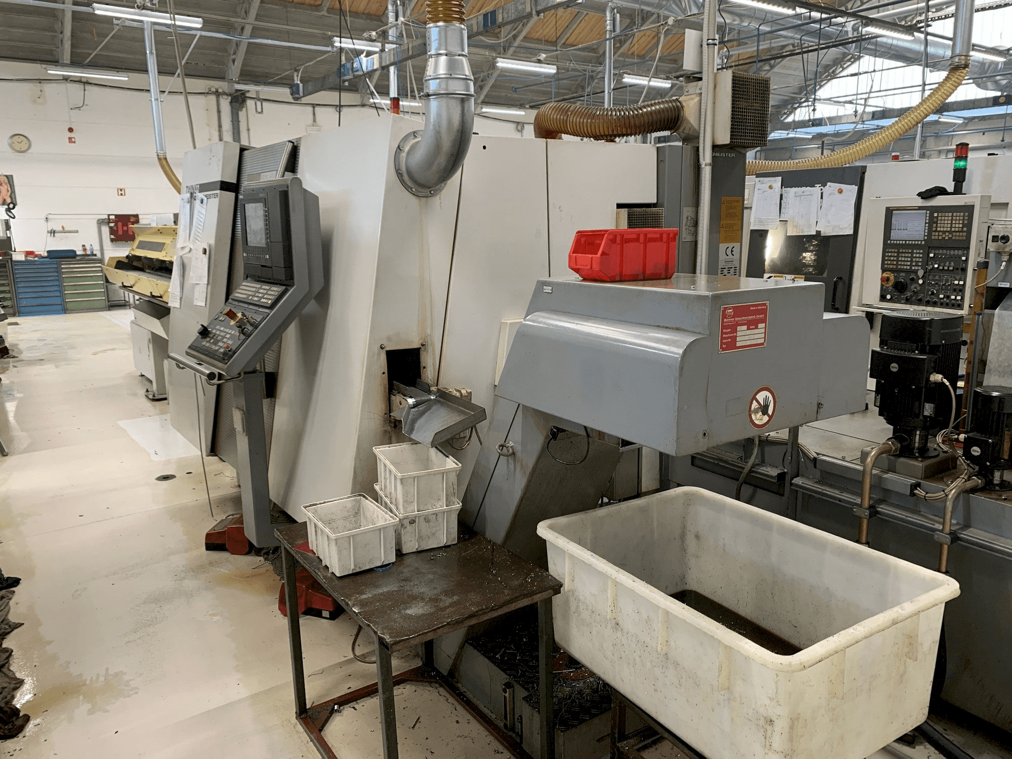 Vooraanzicht van Gildemeister Twin 32 machine