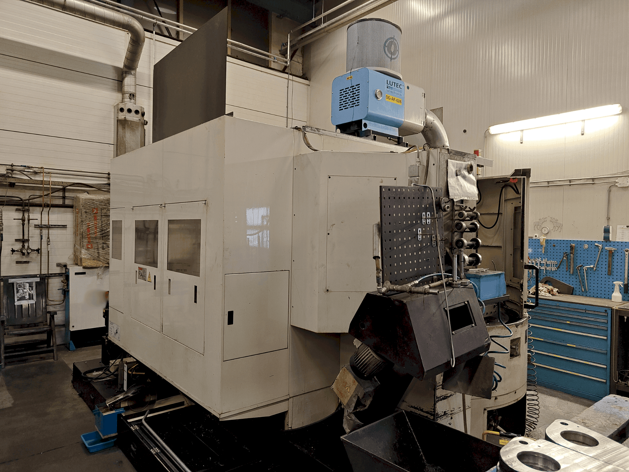 Vooraanzicht van Hurco HTX 500 machine