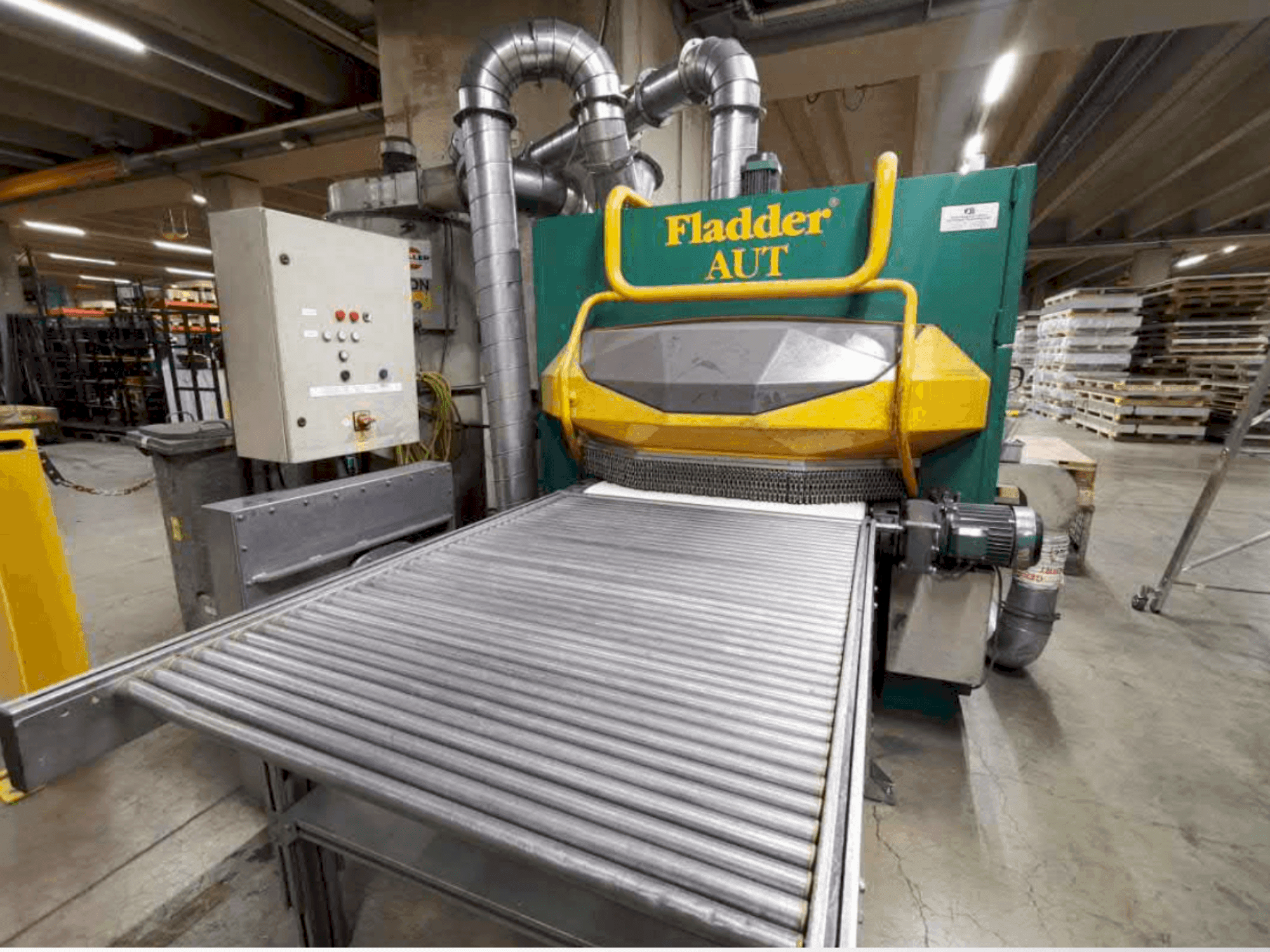 Vooraanzicht van Fladder AUT-1000 VAC machine