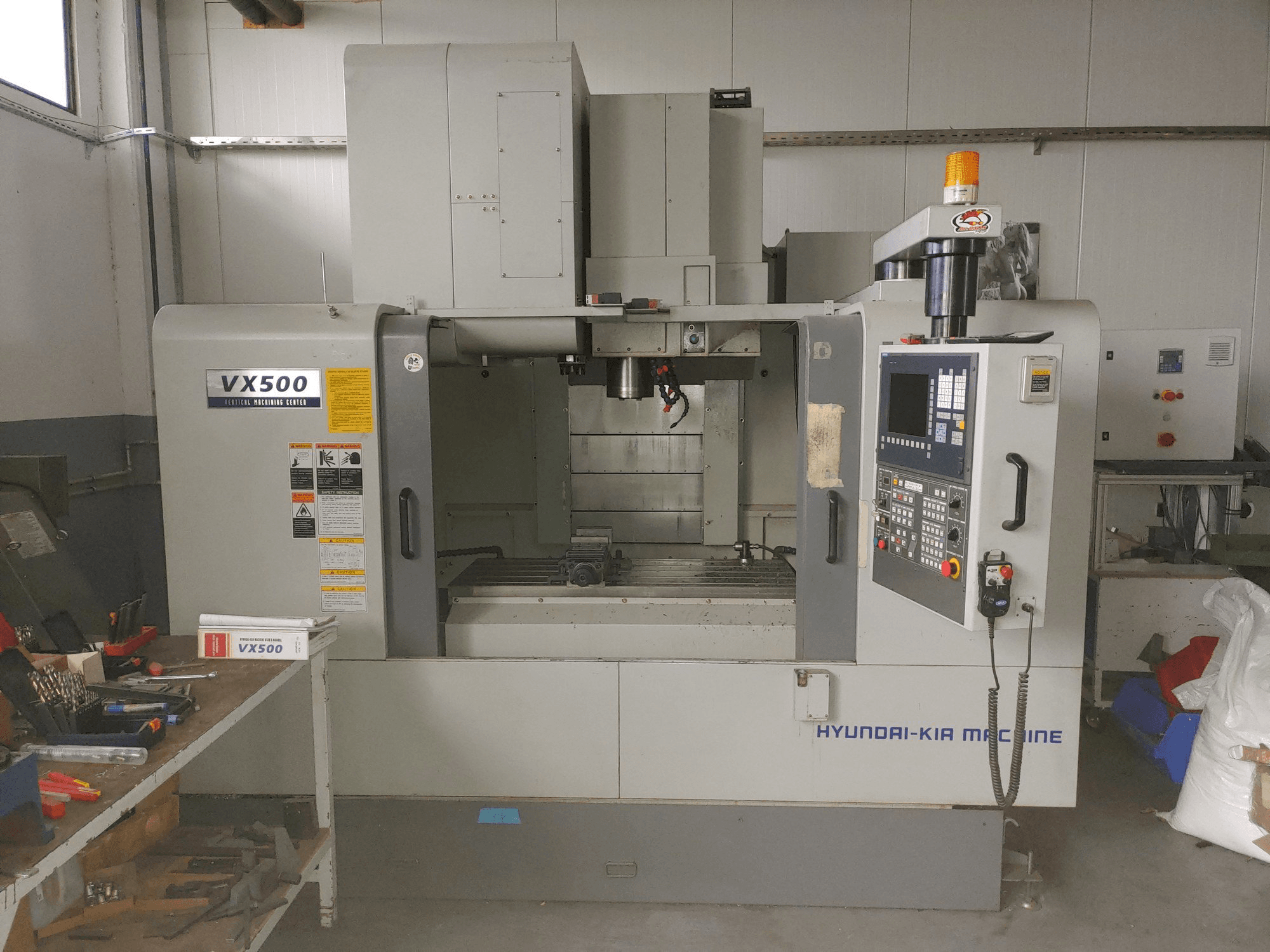 Vooraanzicht van Hyundai Kia VX 500 machine