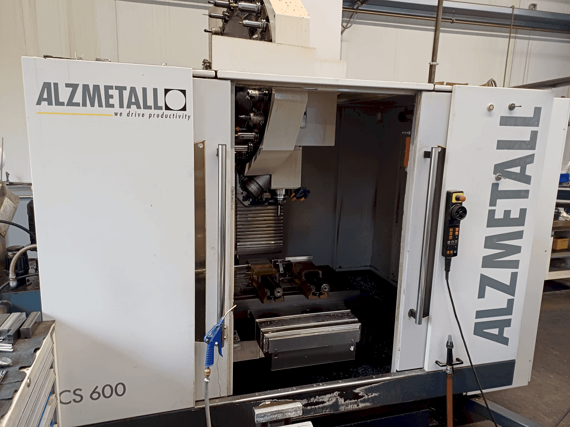 Vooraanzicht van Alzmetall CS 600/3 machine