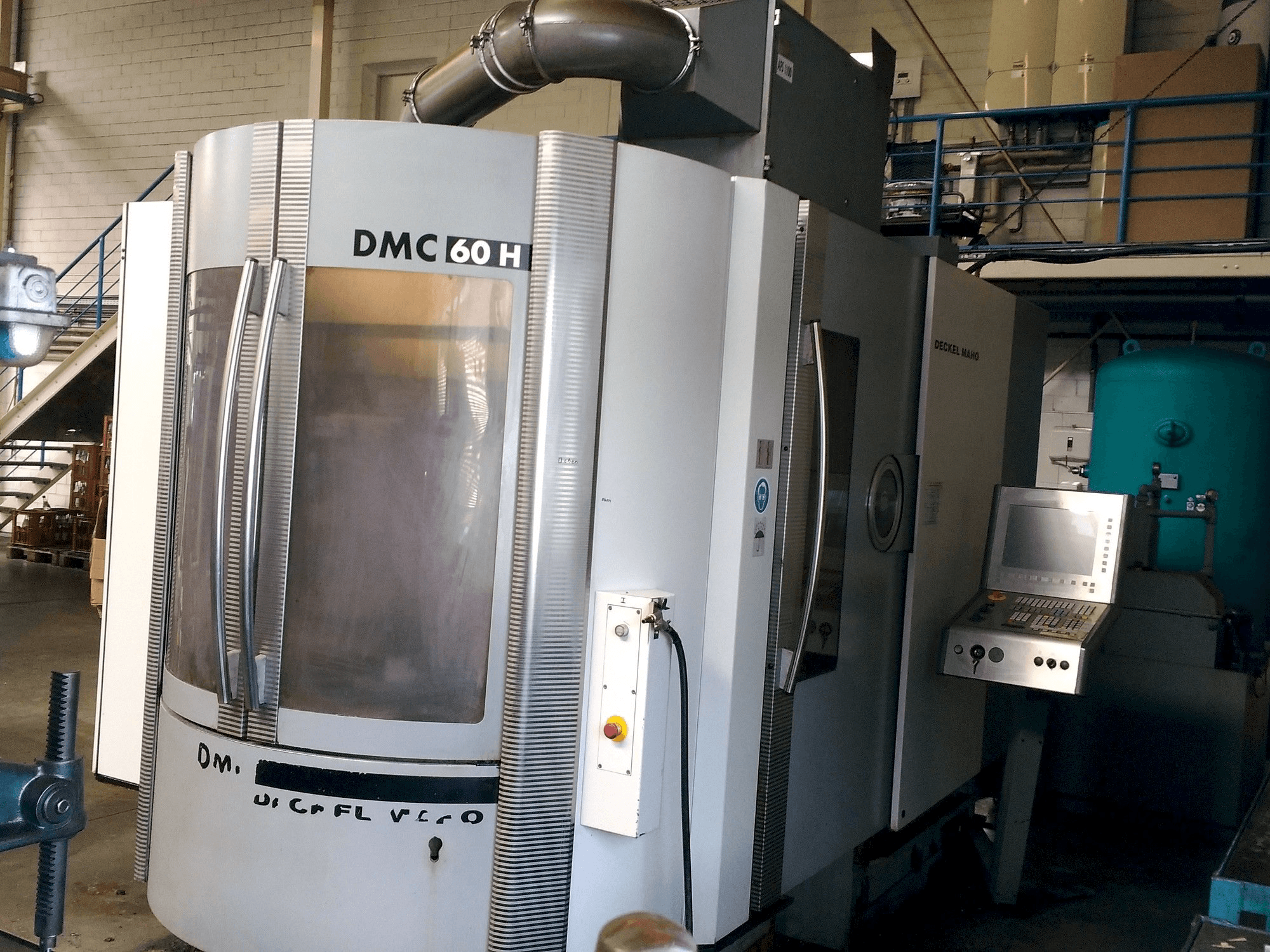 Vooraanzicht van DECKEL MAHO DMC 60H hi-dyn machine