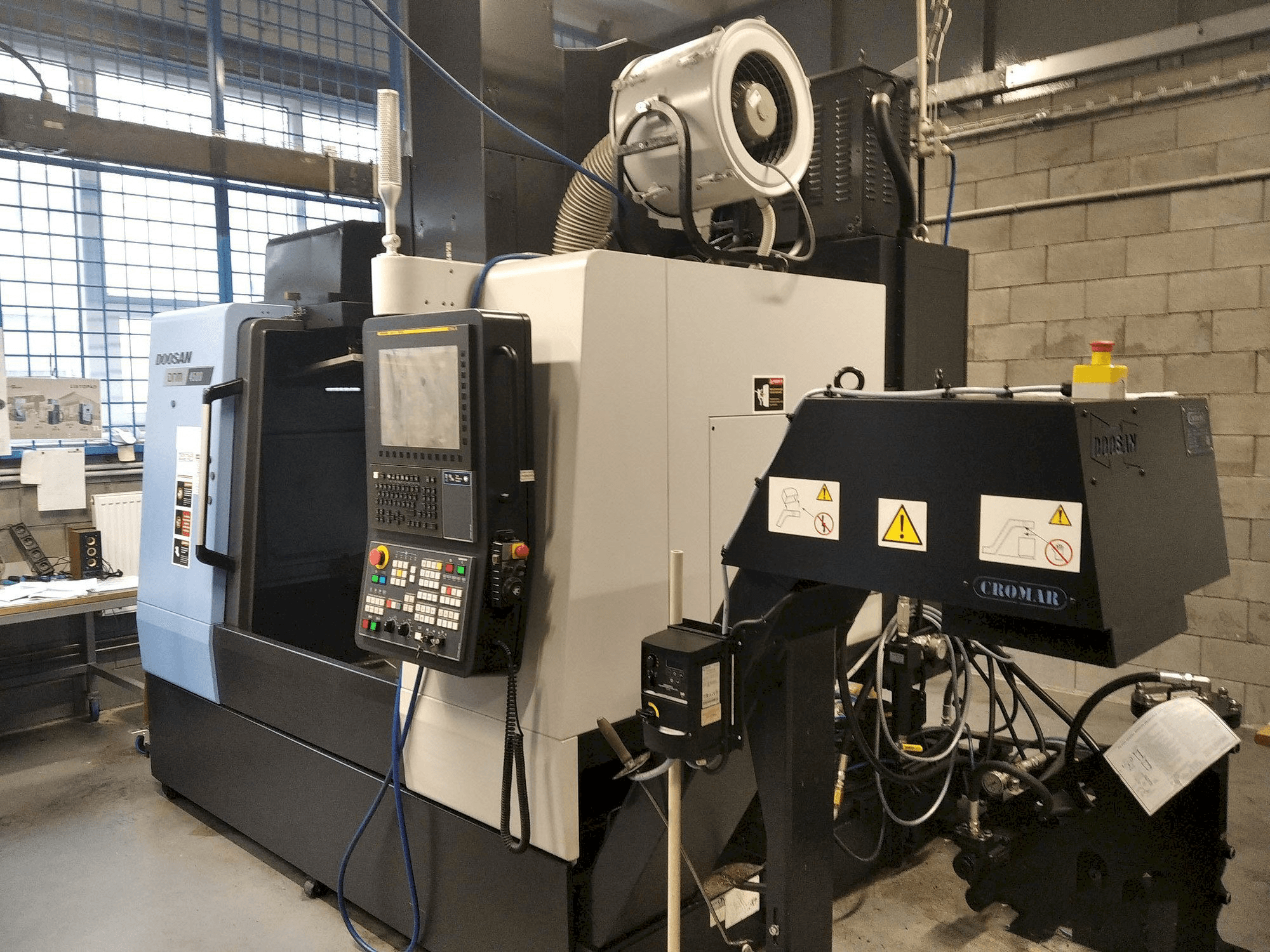 Vooraanzicht van DOOSAN DNM 4500 machine
