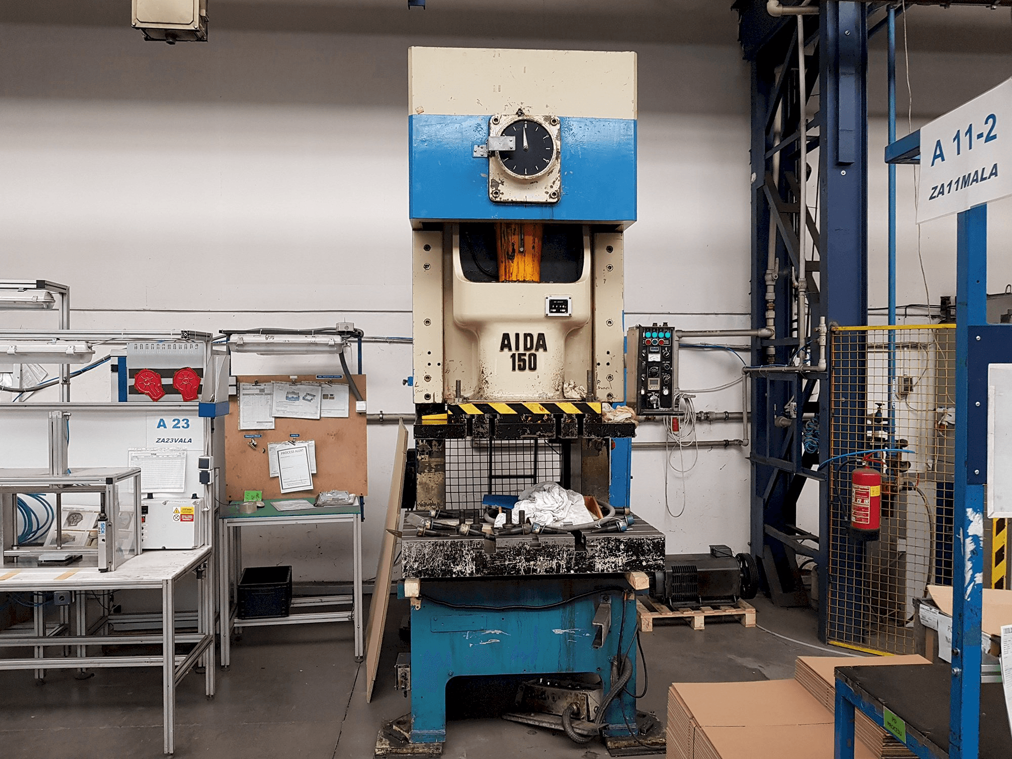Vooraanzicht van AIDA NC1-150 machine