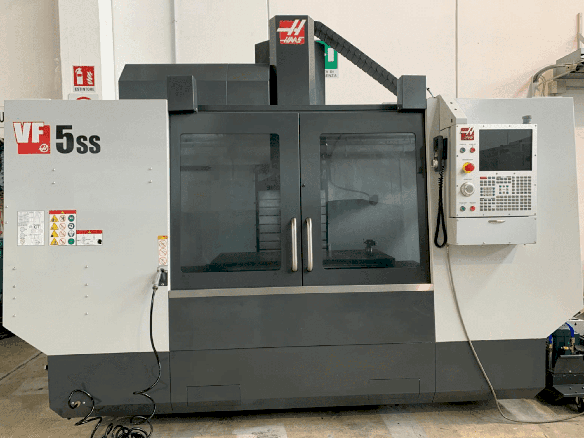 Vooraanzicht van HAAS VF5SS machine