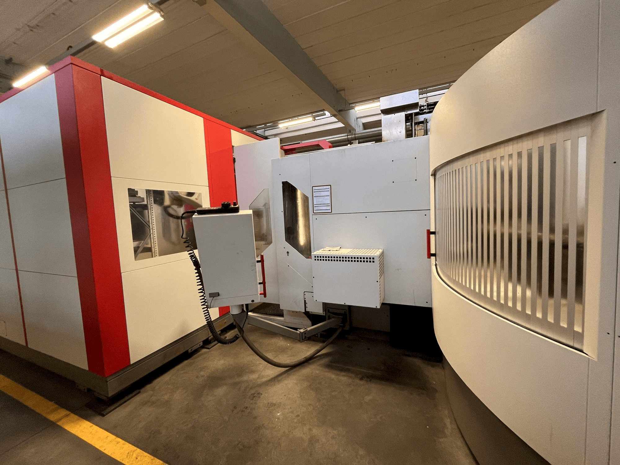 Links zicht van HERMLE C30 U machine