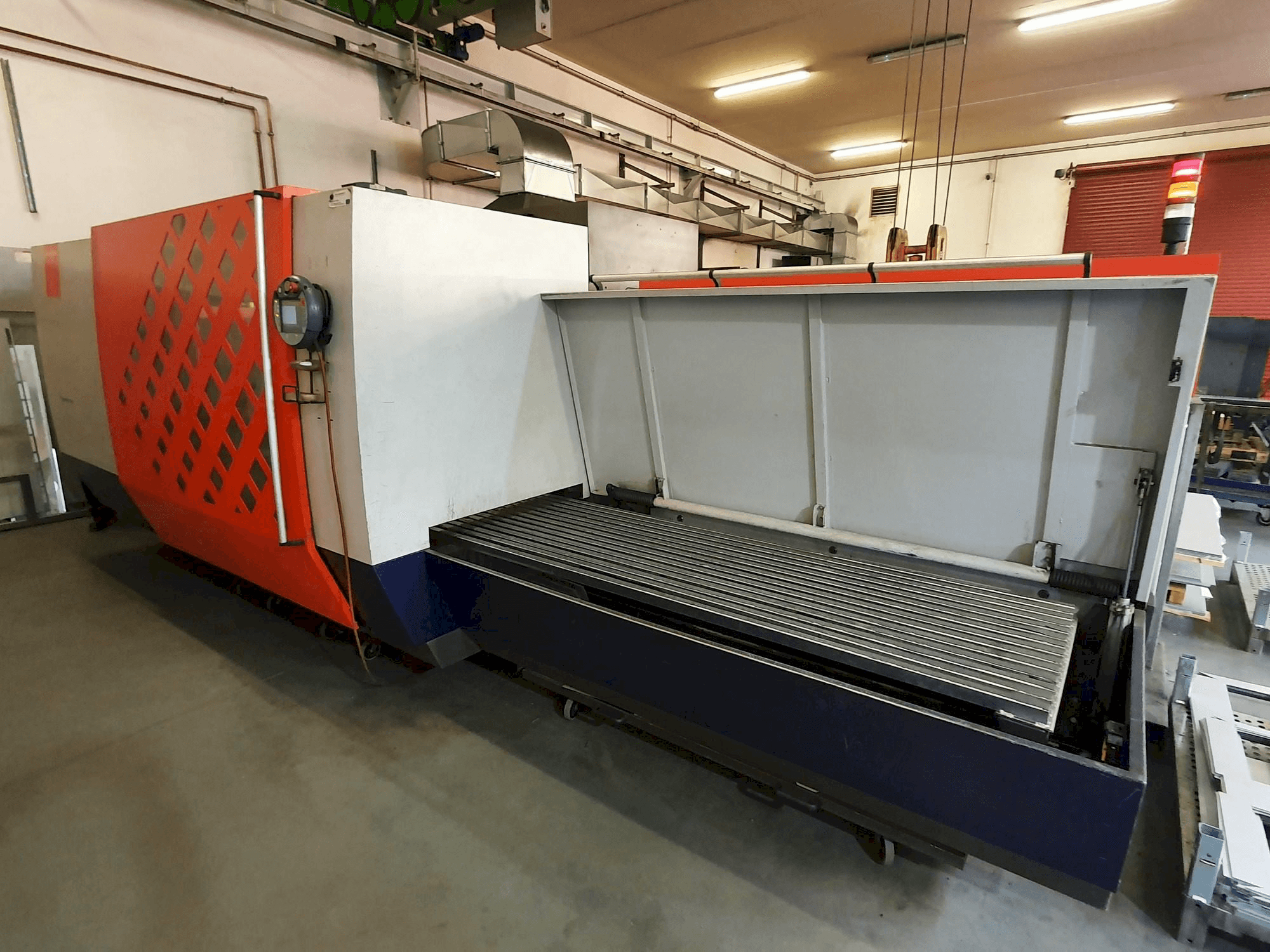 Vooraanzicht van Bystronic ByVention 3015 machine