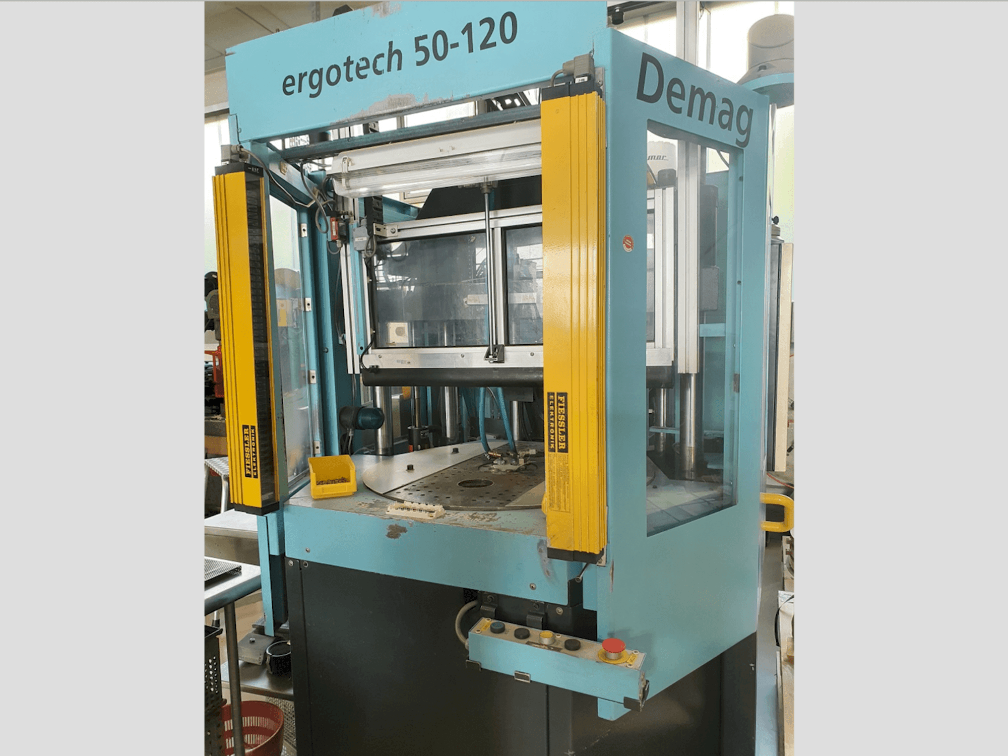 Vooraanzicht van DEMAG Ergotech 50-120 machine