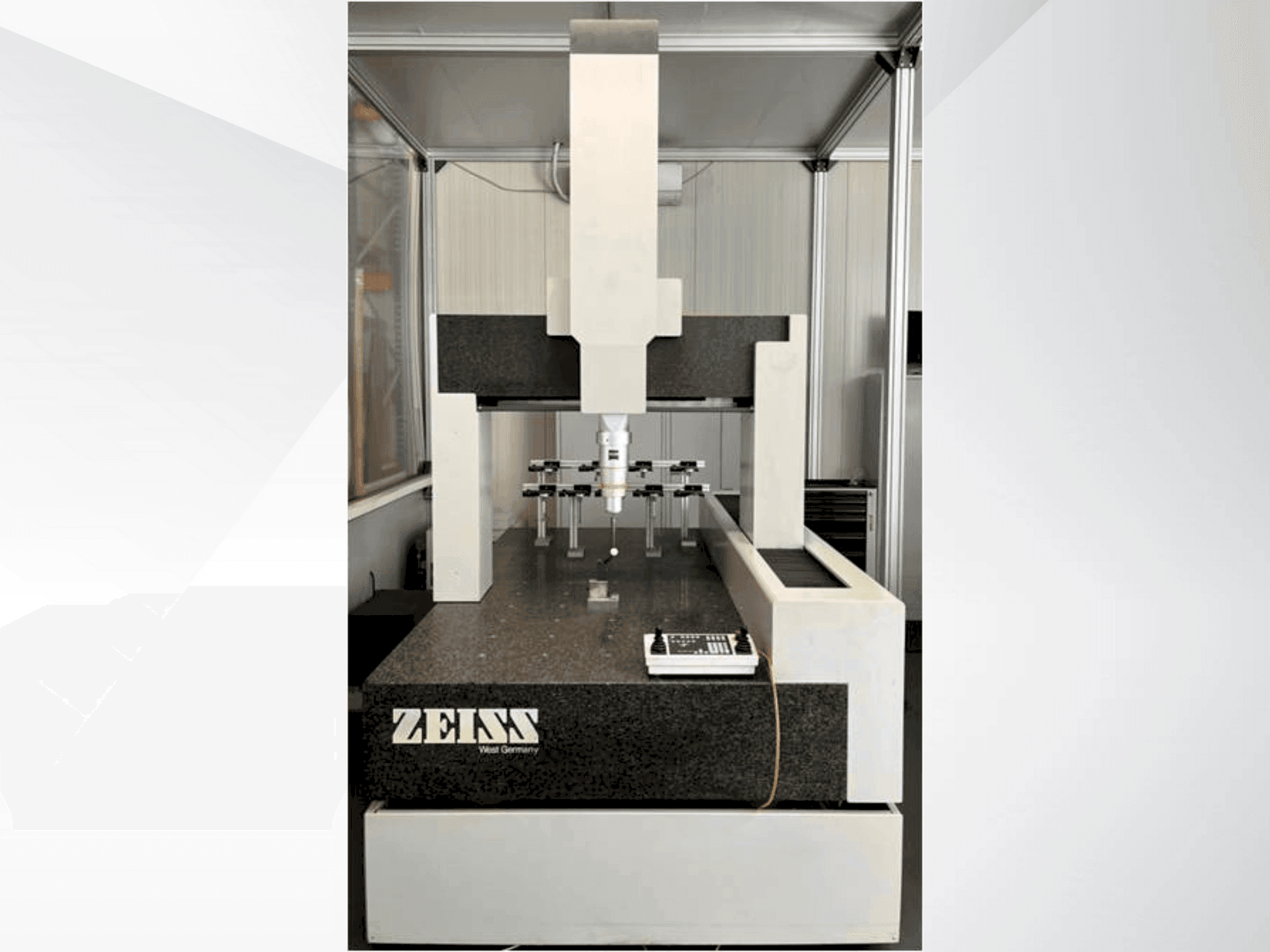 Vooraanzicht van ZEISS UMC 850 machine