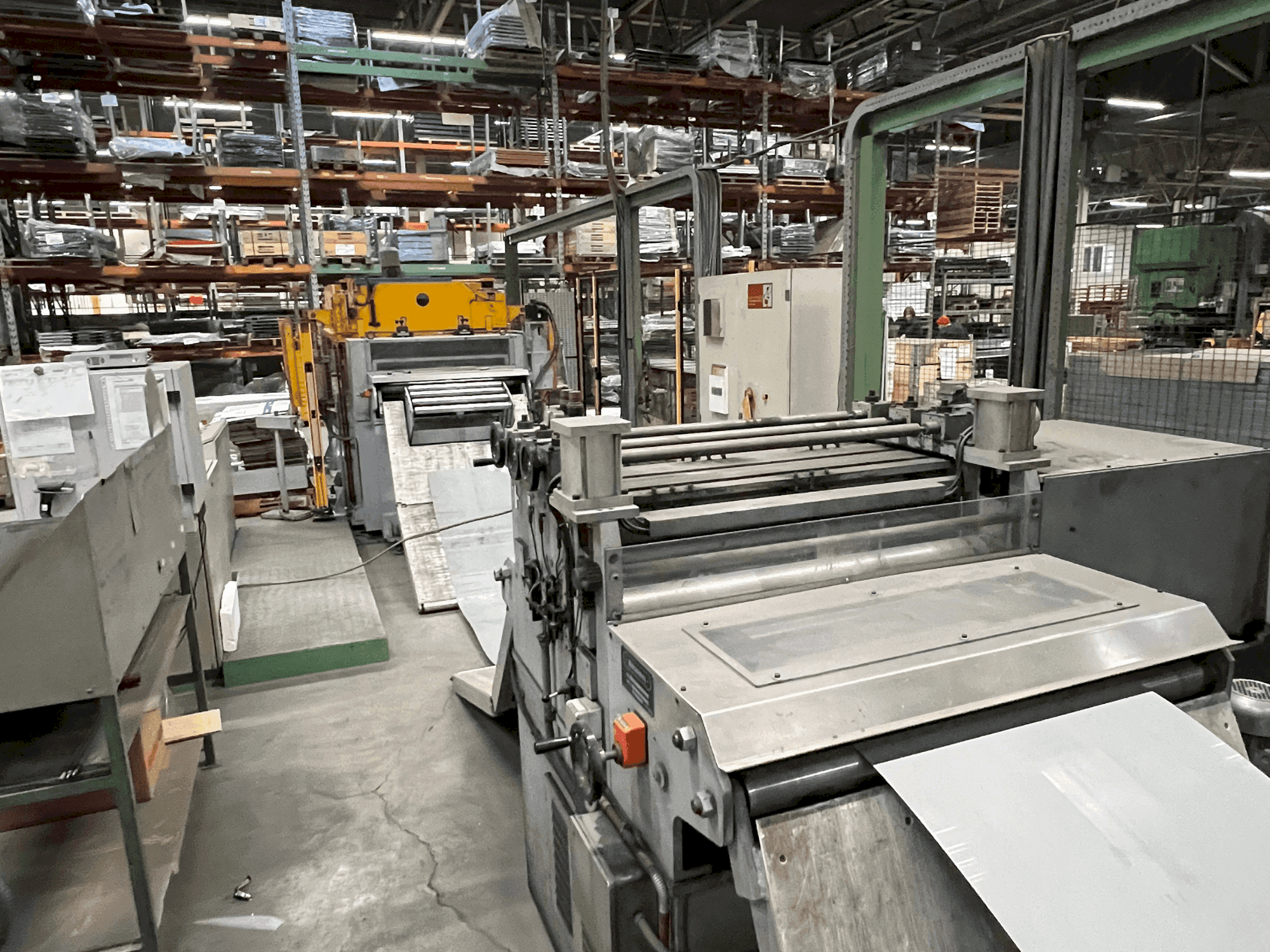 Vooraanzicht van MECASTEEL Coil Press Feeding Line machine